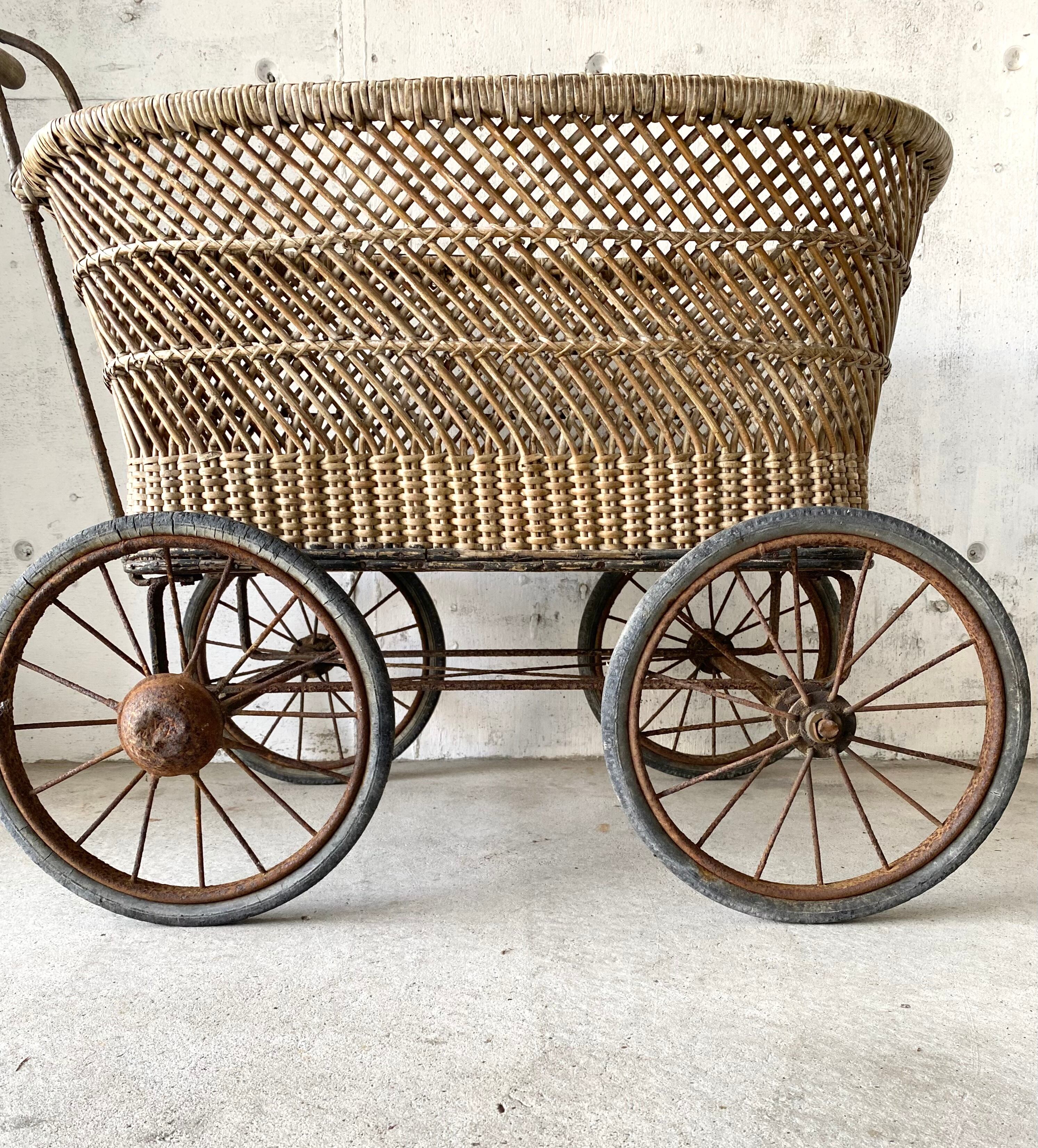 シャビーな乳母車[古家具] | giraffes craft