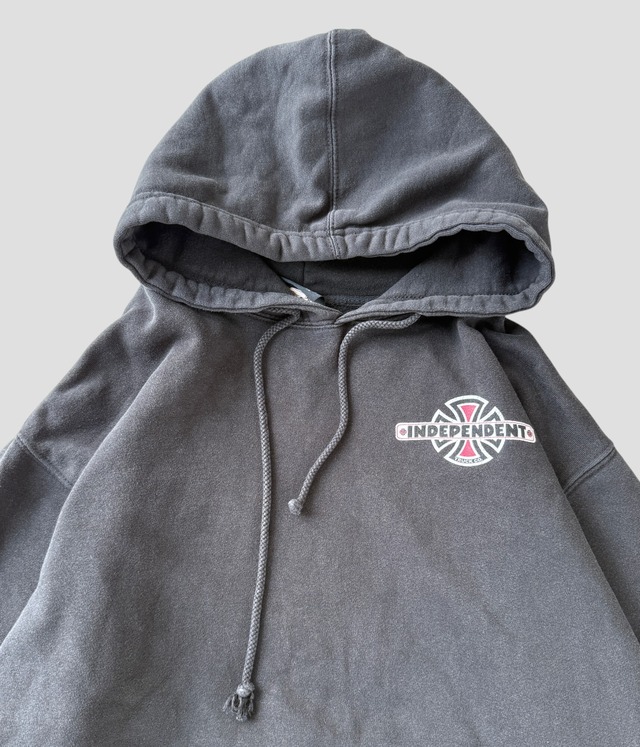 -INDEPENDENT- Vintage 90s Iron Cross Print Hoodie