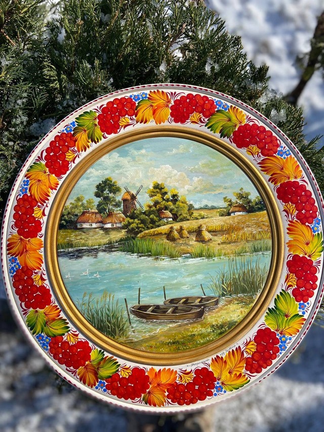 ペトリキウカ塗りのプレート（巨匠ホロベッツ作）40cm