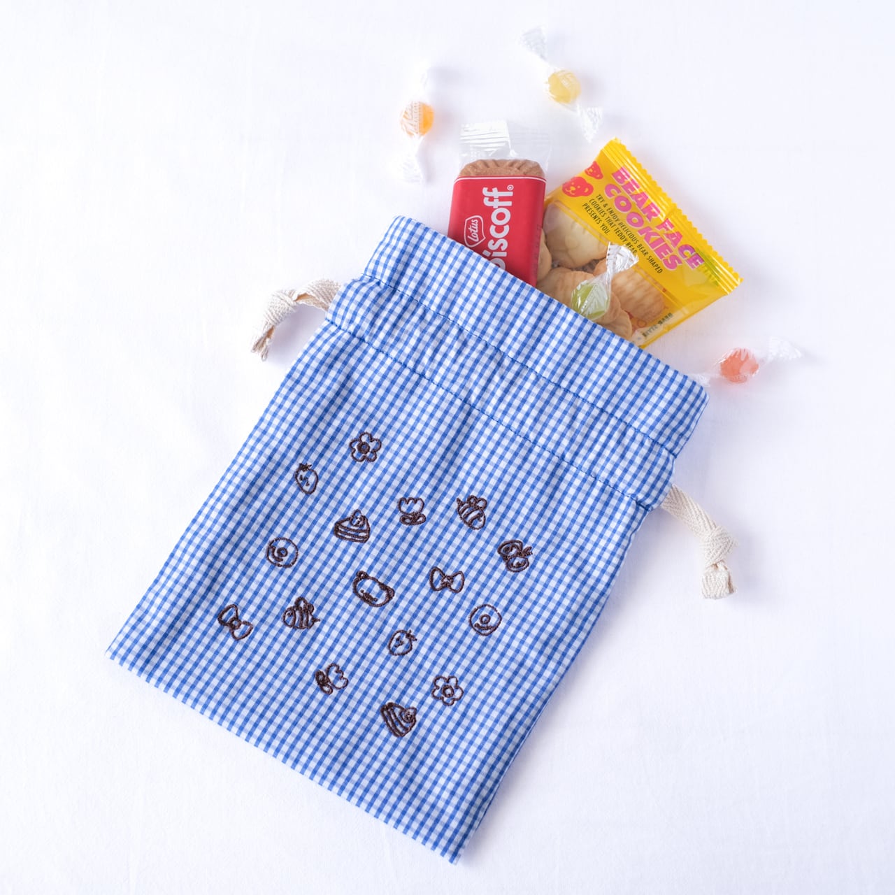 刺繍入りギンガムチェックの巾着ポーチ 巾着袋 mopoちゃん（ブルー