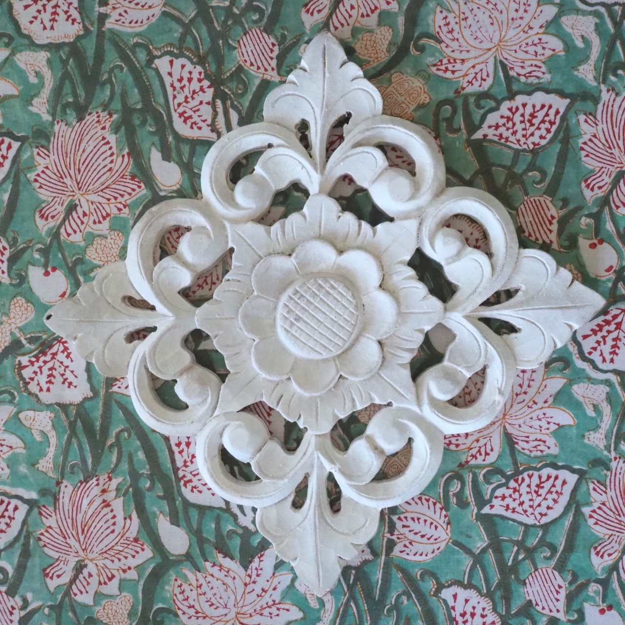 ブロックプリント生地【50cm単位】インド綿  花柄 くすみグリーン×赤 #46296-GR1