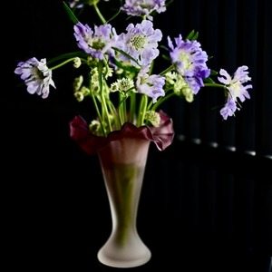 【50291】パープルのガラスフリル花瓶 / Purple Frilly Vase