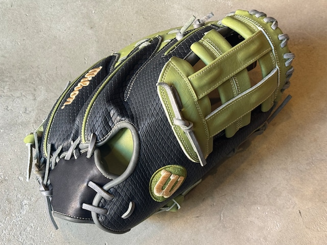 2026年限定モデル The Wannabe Hero 36型【Wilson】軟式用グラブ ［Wilson直伝型付け］ミリタリーグリーン×ブラックSSS