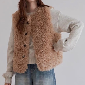 フロントボタンフラッフィーボリュームベスト(2color) 3547