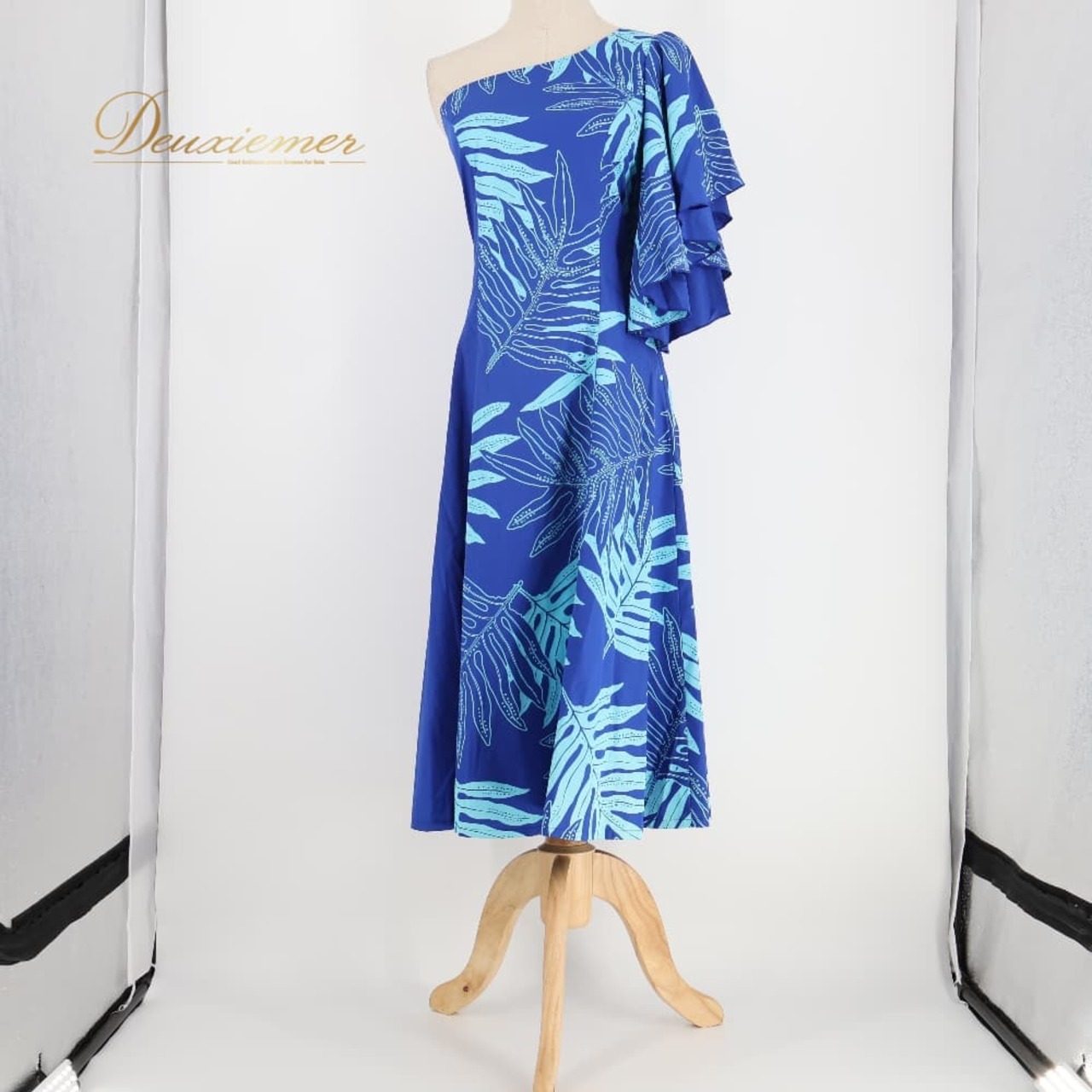 フラダンス 衣装 ALOHA STANDARDS アロハスタンダード ワンピース ドレス ブルー系 青 ラウアエ柄 華やか ワンショルダー 鮮やか フラ ダンス ダンス衣装 イベント ステージ 舞台 ハワイアンプリント アロハ