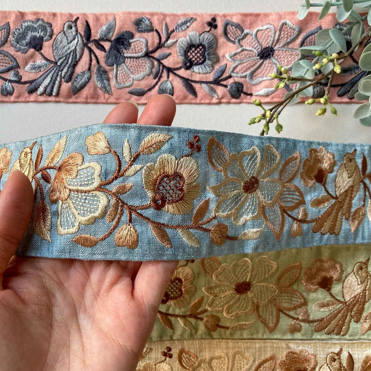 再入荷〉花を眺める鳥模様のインド刺繍リボン（50cm〜） | Dua
