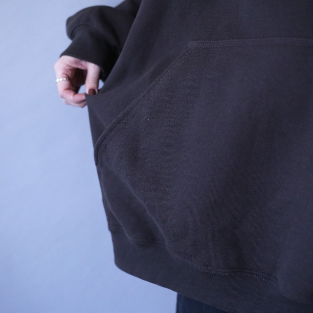 "Carhartt" sleeve logo printed over silhouette brown sweat parka