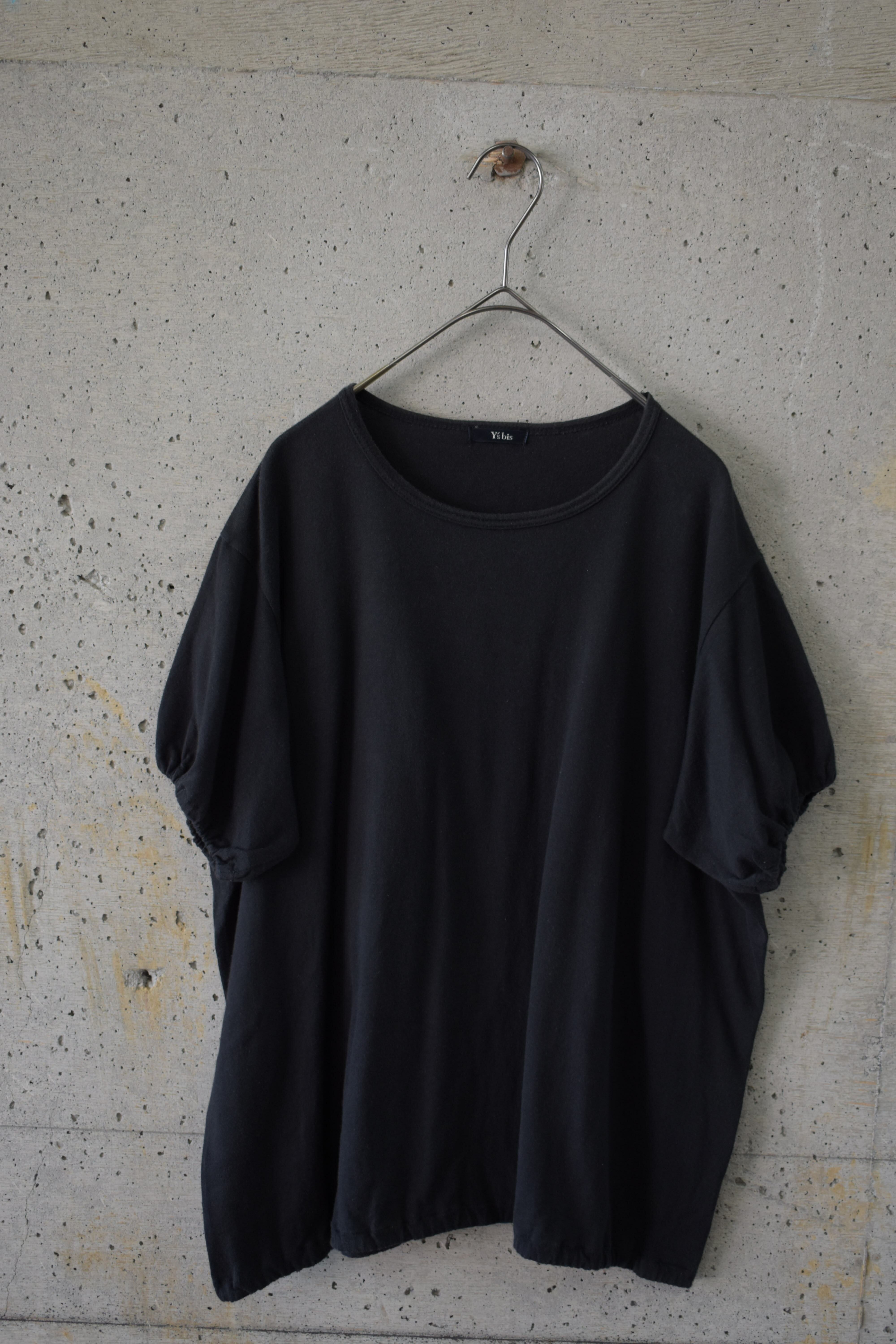 Balloon-silhouette top with elasticized sleeves and hem