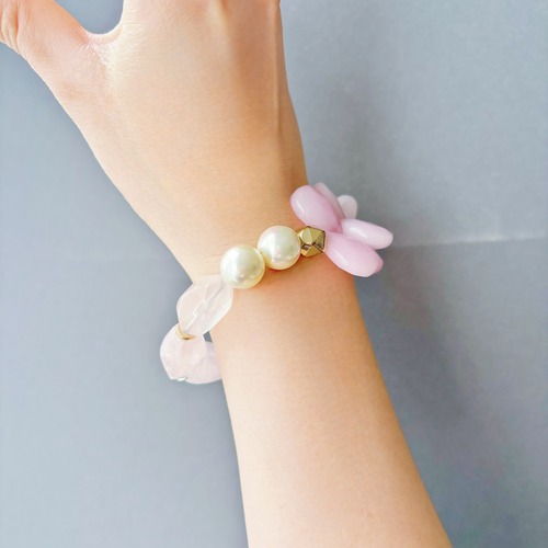花咲きほこる春をまとってー桜色花びら大ぶりパワーストーンブレスレット＜ピンクアゲート×ローズクォーツ×貝パール×ヘマタイト＞