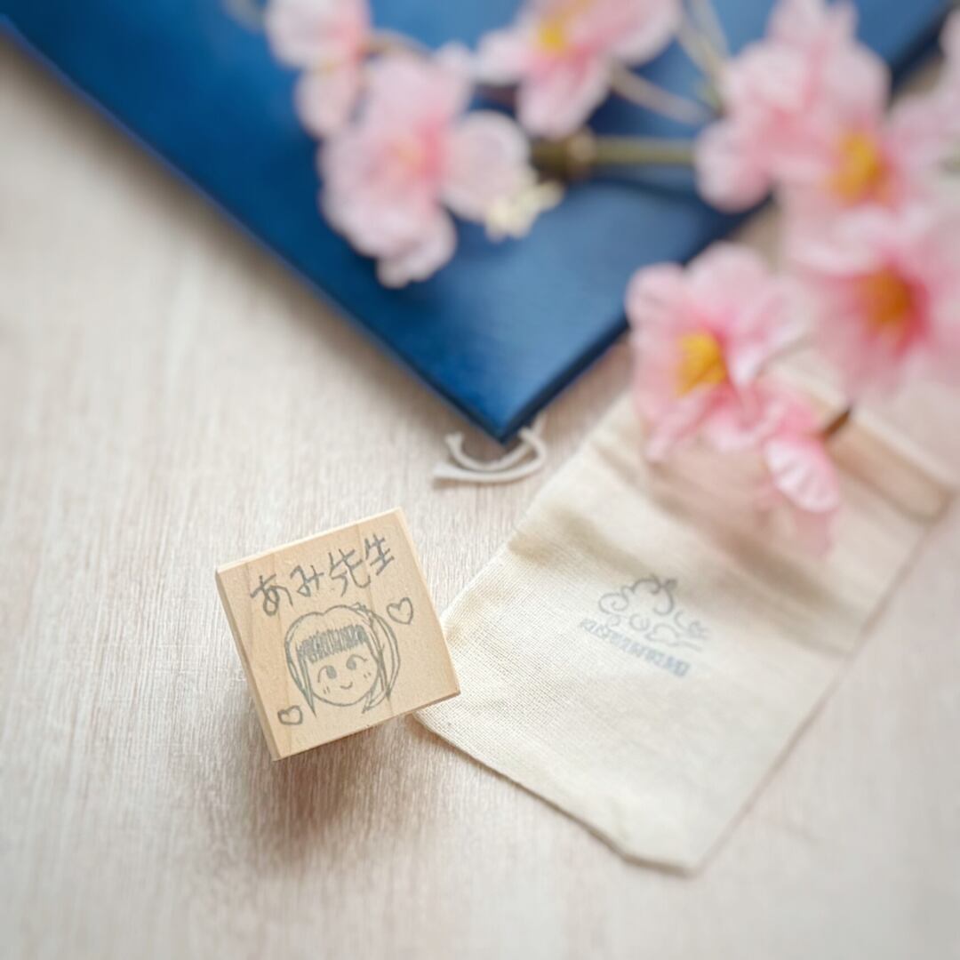 【送料無料】描いた絵をそのまま贈る似顔絵はんこ 2×2〜4×4cm / 卒業 結婚 ギフト 記念品 プレゼント