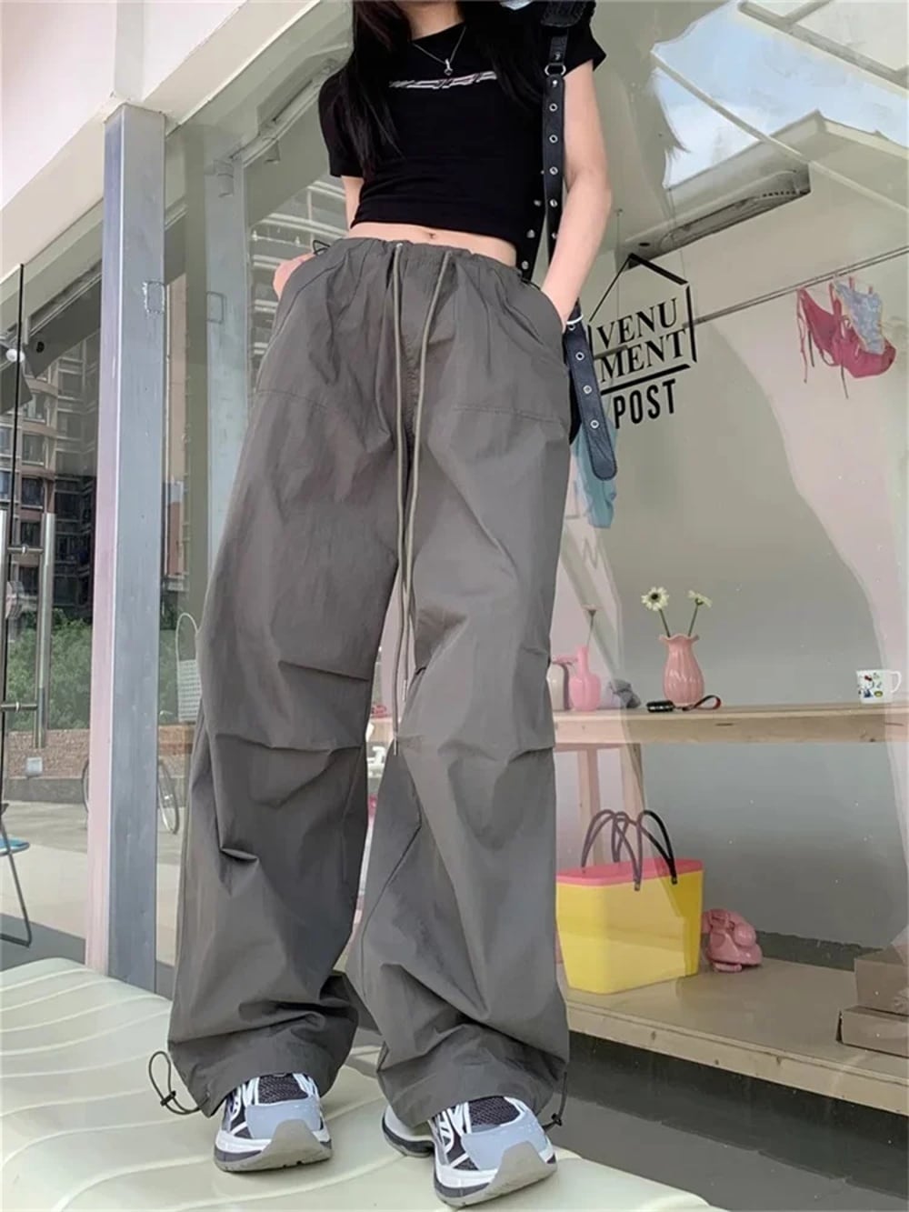 女性のレトロなグレーのパラシュートパンツ,バギーのトラックスーツ
