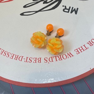 VINTAGE orange pon-pon motif earring
