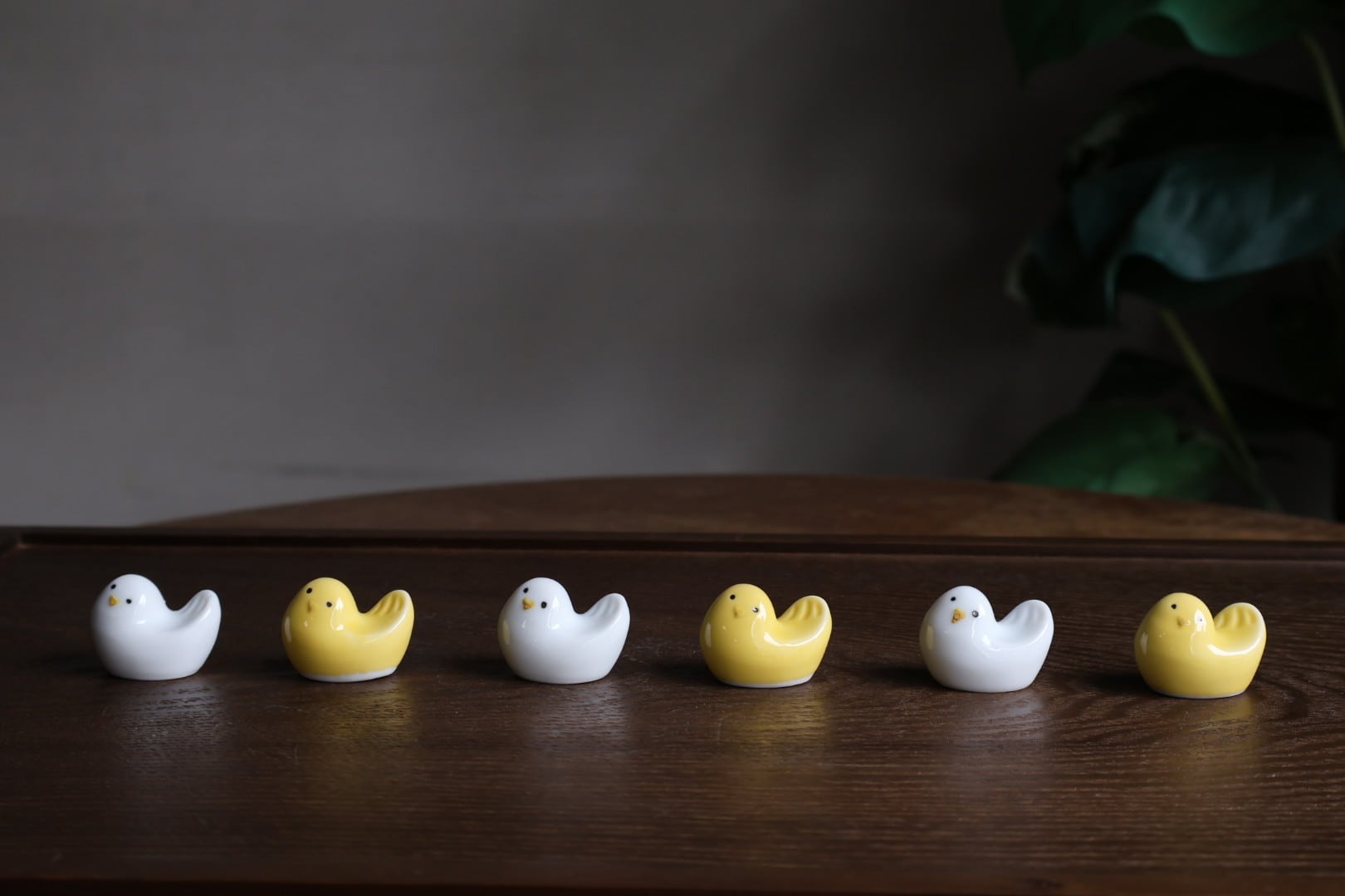 美濃焼 こものの インコ 見返り美鳥箸置き | うつわ通販 土岐陶器店