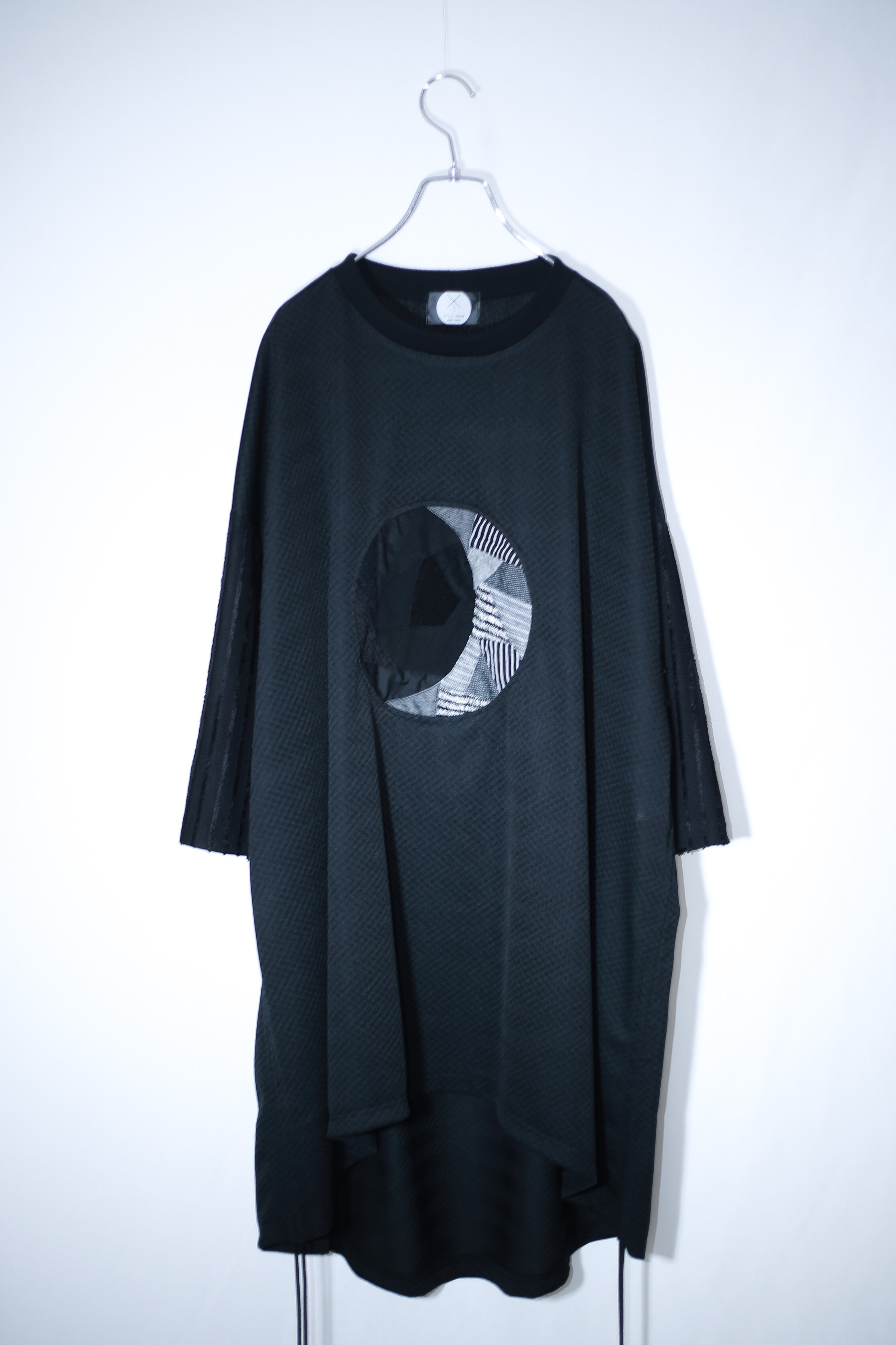 Gather-T-shirts ○ crescent moon (black)