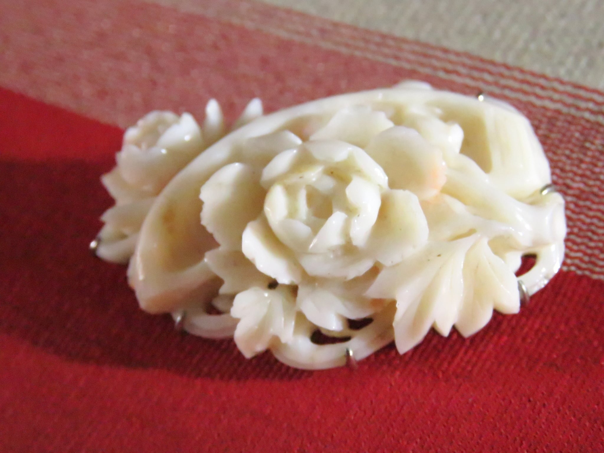 本珊瑚　帯留(薔薇) 大正頃 薄紅珊瑚細工 細密彫 薔薇帯留 dby7373-9 | こがん堂 大阪
