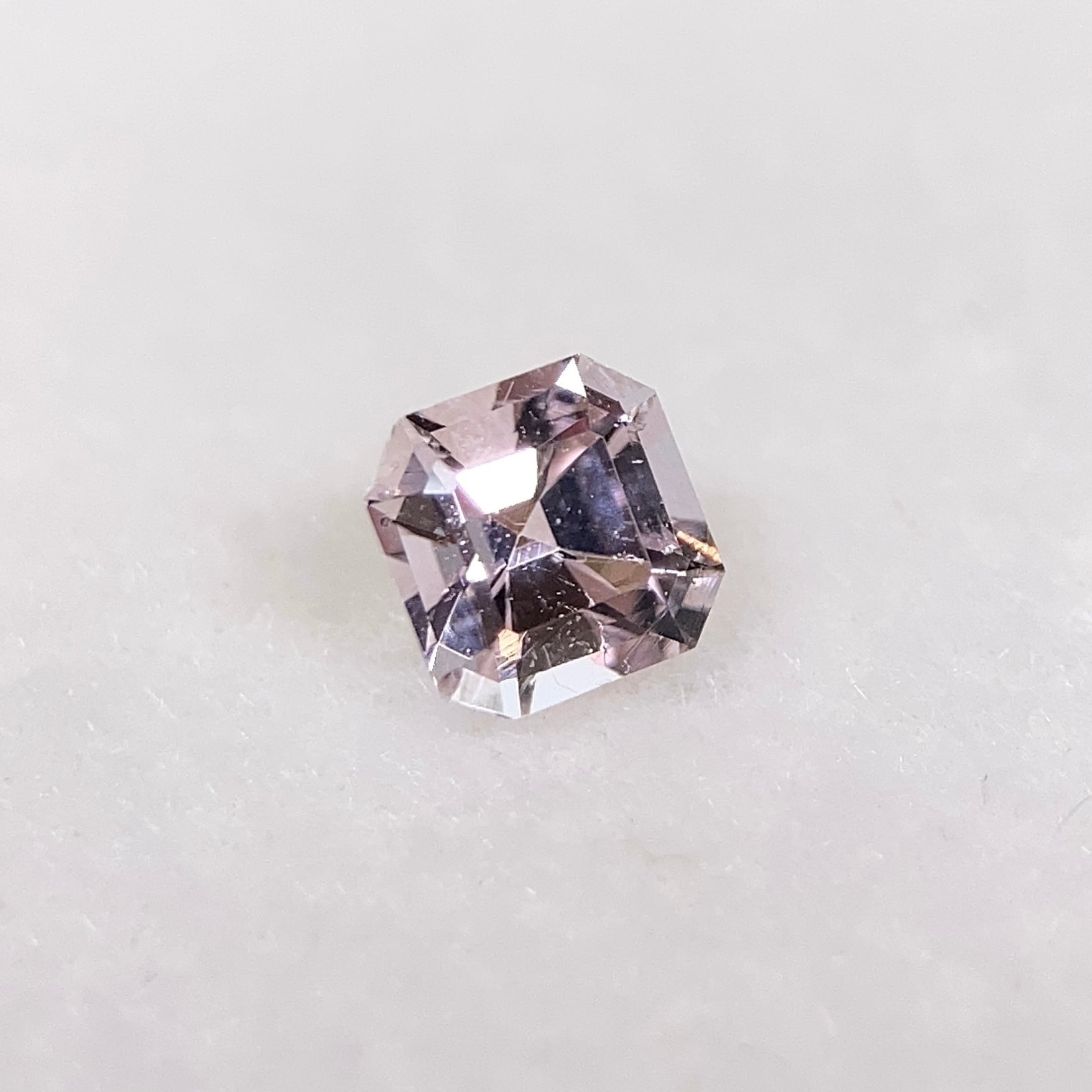 トルマリンの角砂糖 約3.9mm*3.9mm H2.9mm r-0424