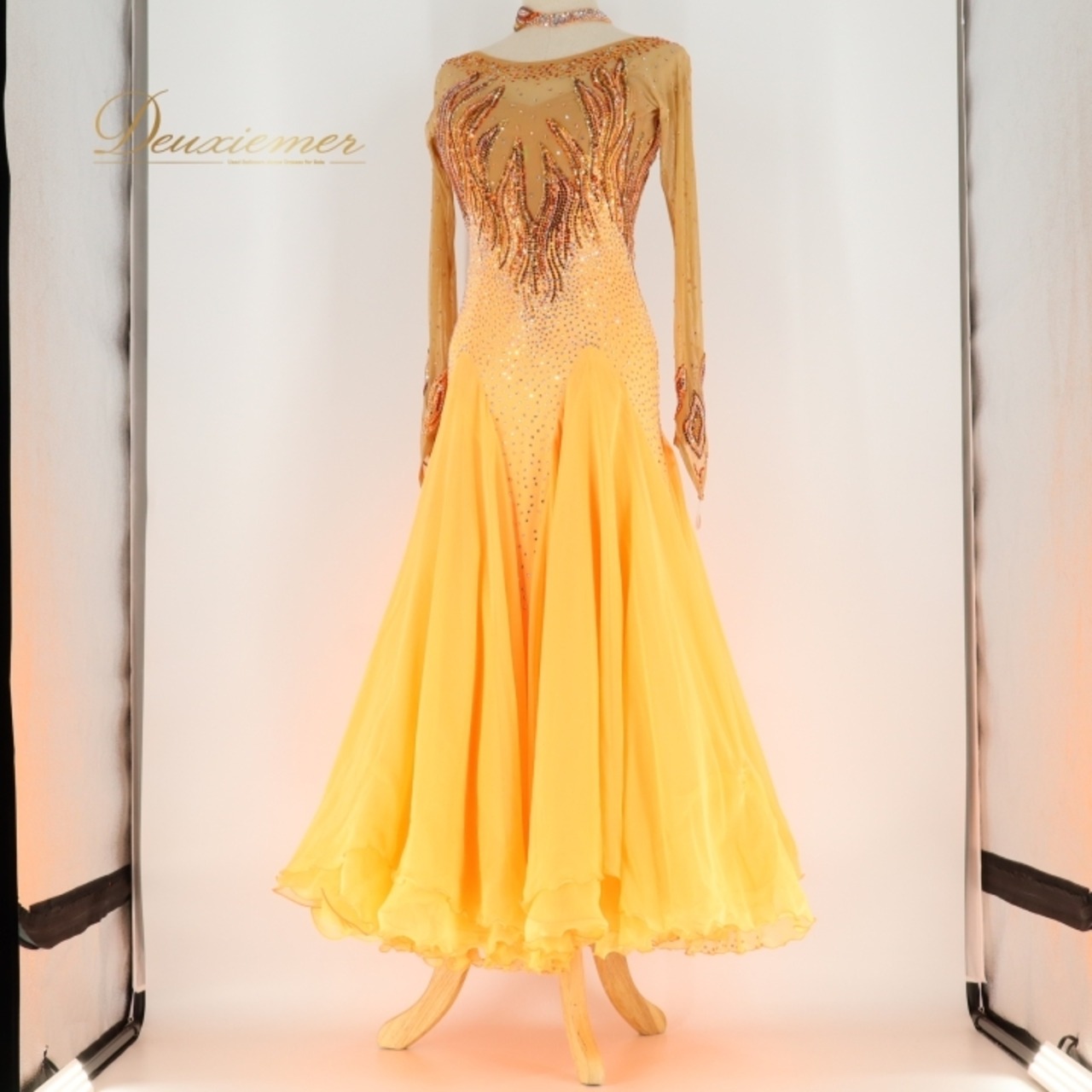 社交ダンス 衣装 クリスアン chrisanne スタンダード ドレス スタンダードドレス ワンピース オレンジ系 デモ 競技 発表会 パーティ イングランド製 豪華 鮮やか おしゃれ デザイン 競技用 ドレスアップ エレガント ダンスパーティー