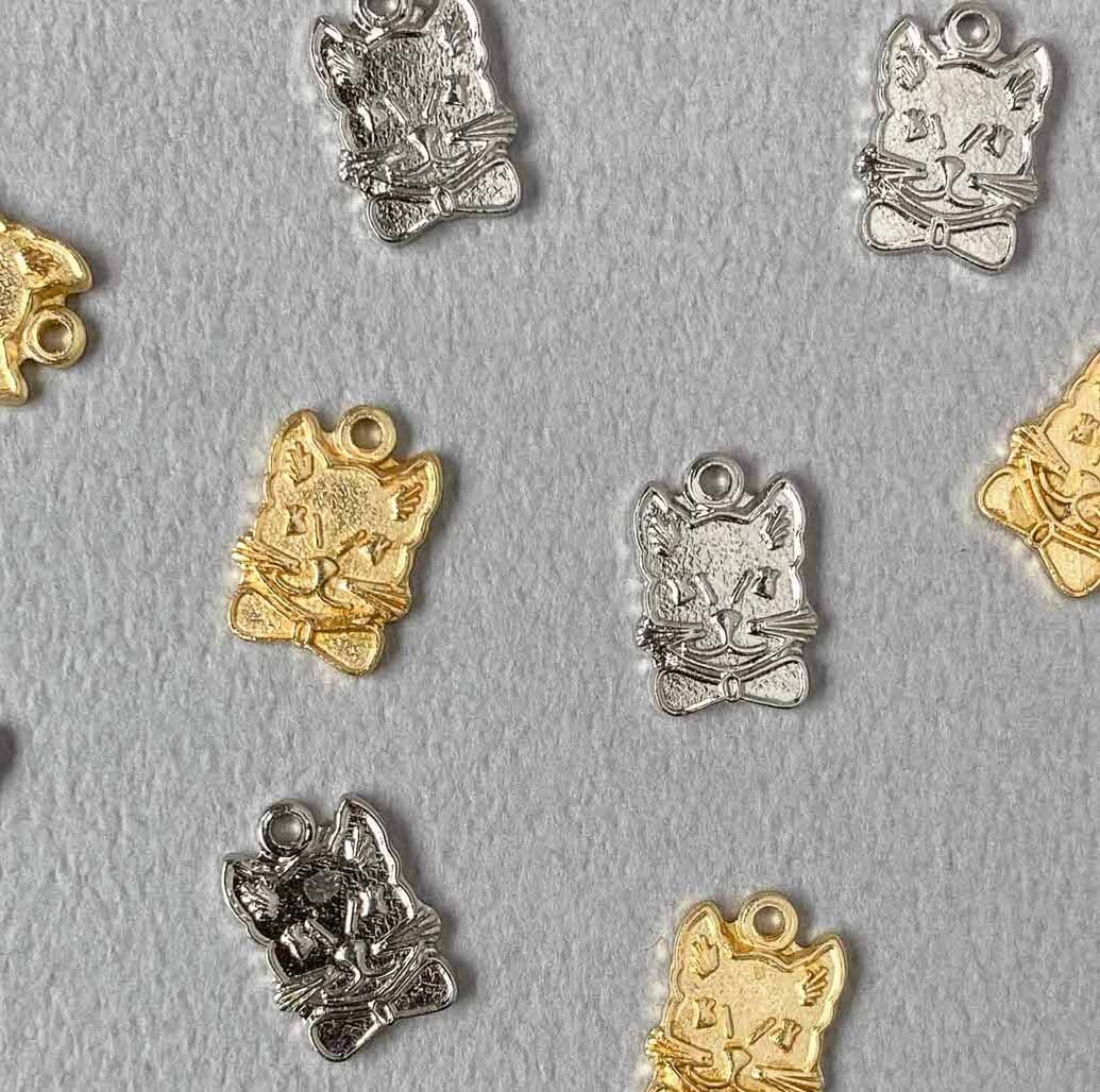 〈新色追加〉USA真鍮 シンプル猫の顔チャーム(12mm)