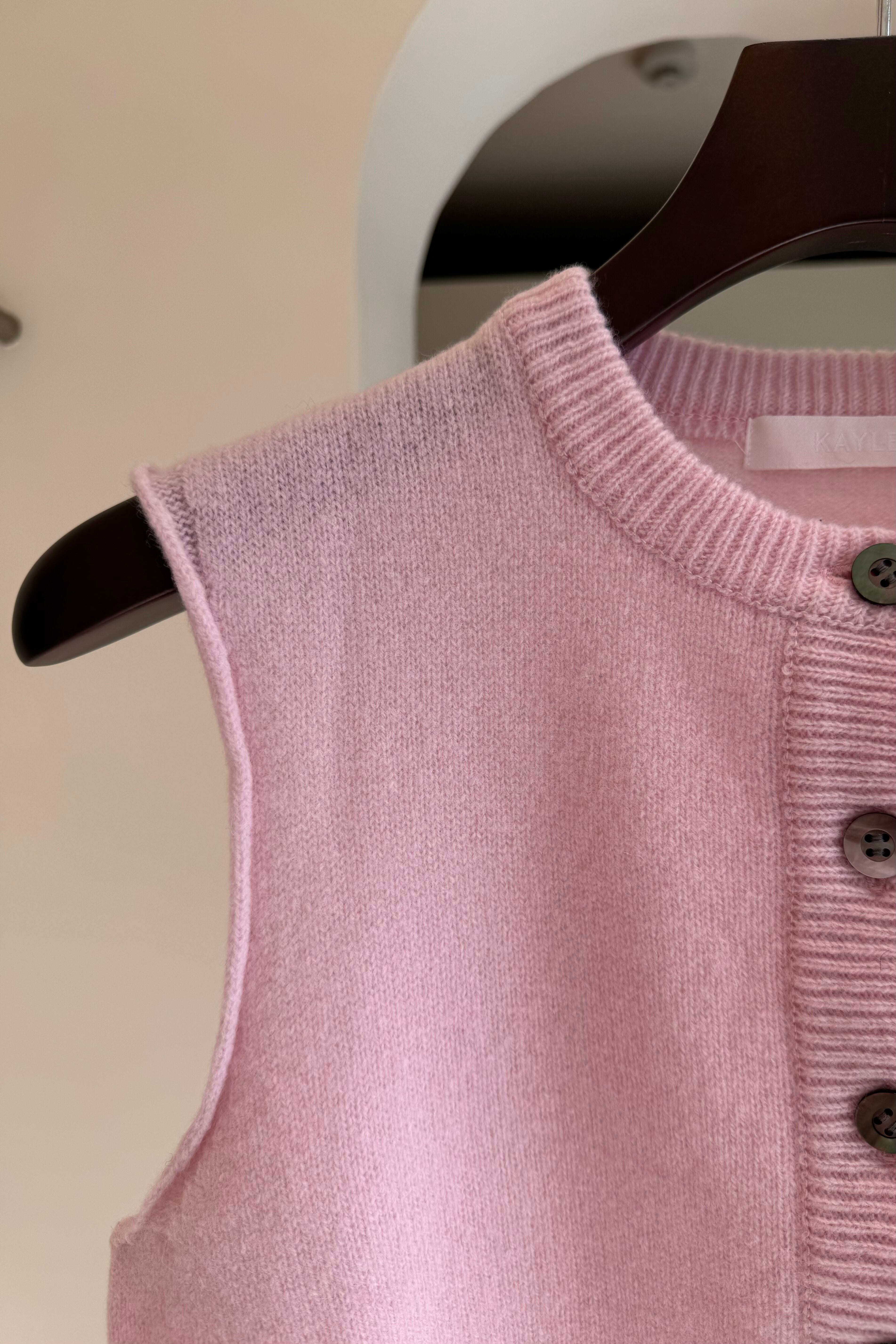 KAYLE】WOOL KNIT VEST WAIST WARMER SET | theour