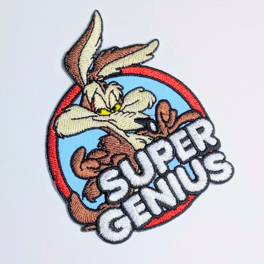 送料無料! ★刺繍アイロンワッペン★【 Looney Tunes ( ルーニーテューンズ ) 】 ワイリーコヨーテ / SUPER GENIUS〚アメリカン雑貨 アメトイ〛