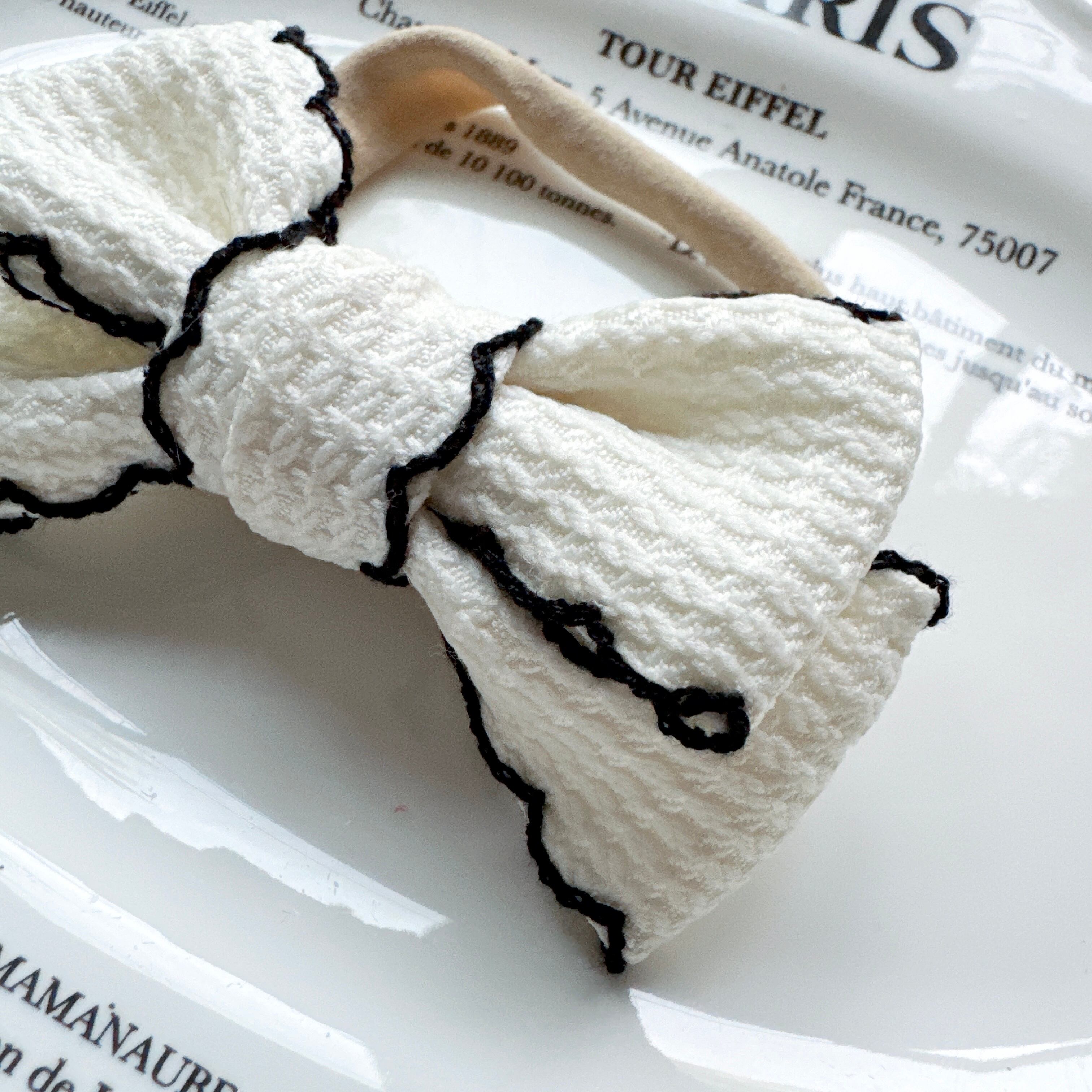 ブラックラインホワイトヘアバンド(小さめ後ろ支え付き)