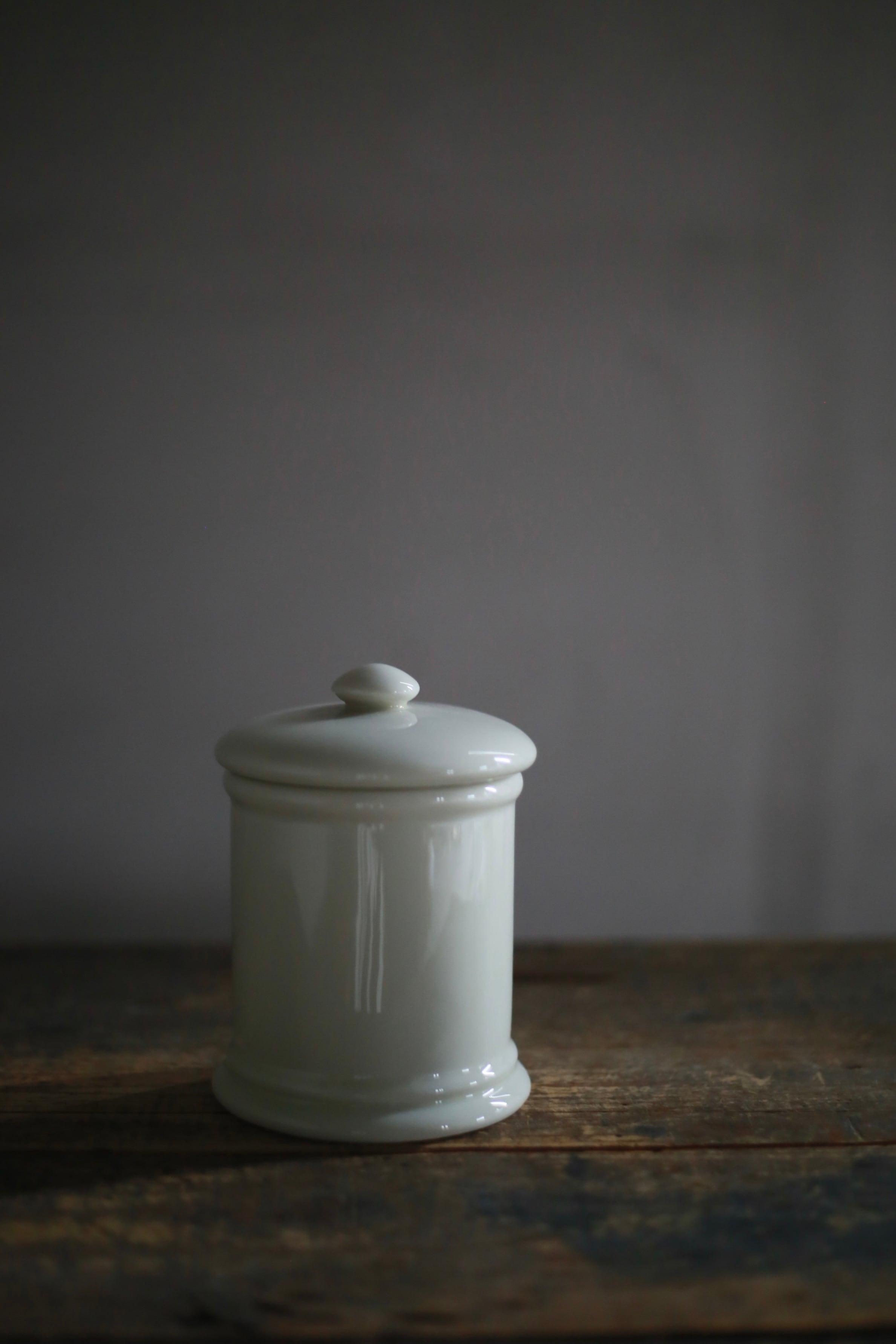 古い国産の陶器キャニスター