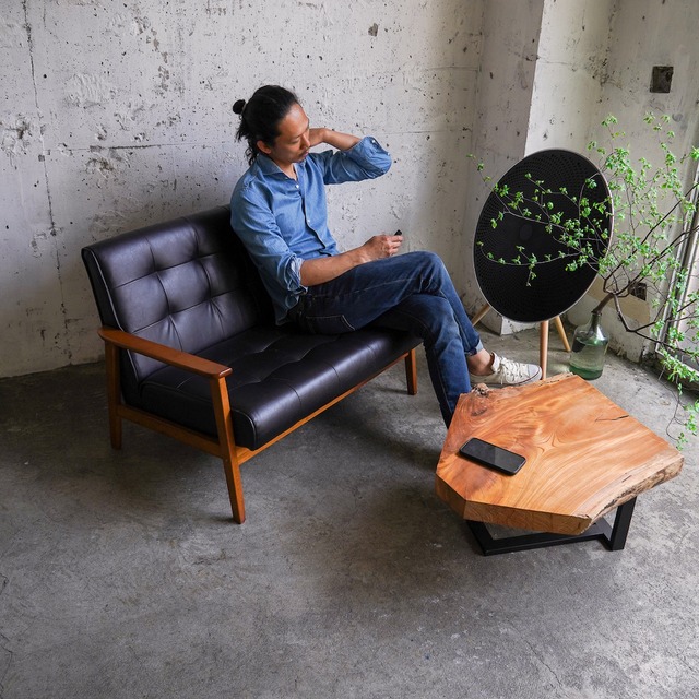 けやきの一枚板  重厚な雰囲気のローテーブル