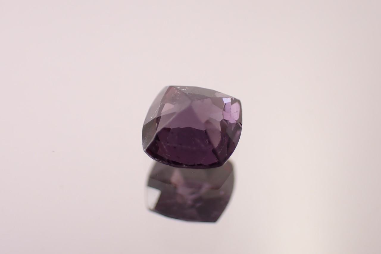 タンザニア産スピネル　0.69ct　[D11‐456]