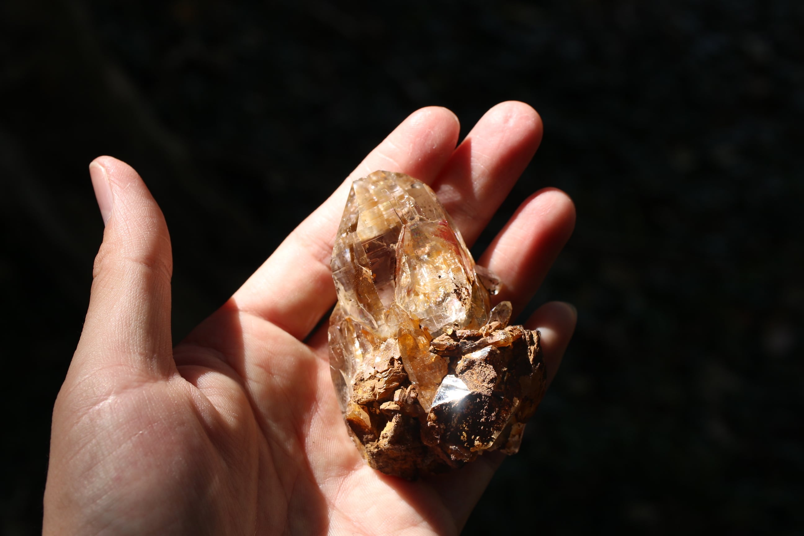 ガネーシュヒマール産 ヒマラヤ水晶 リモナイト 虹入り | 石垣島の夜光