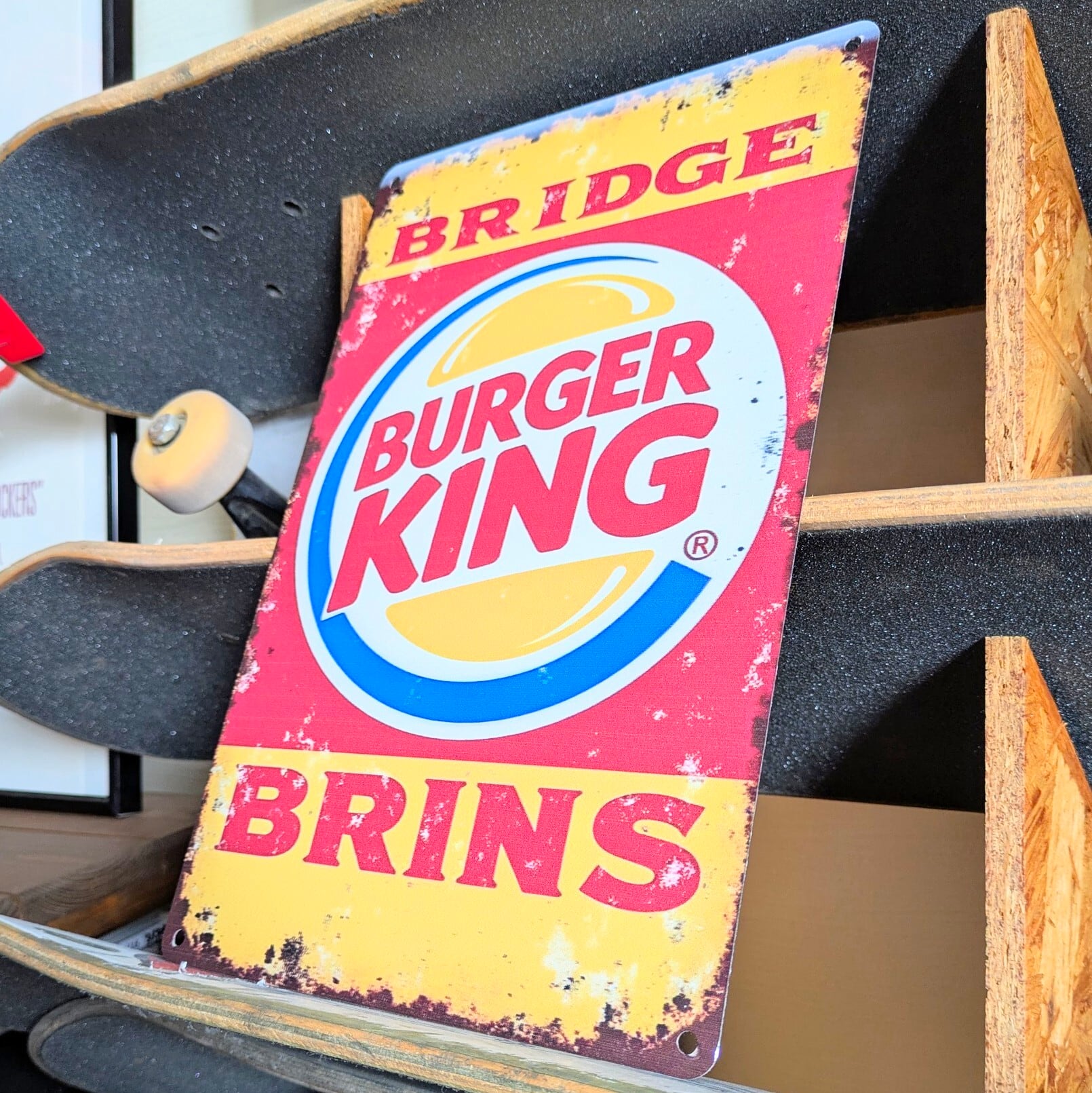 ♧ 送料無料!ちょうどいいブリキ看板 ビンテージ加工【バーガーキング(Burger King)】 METAL SIGN / メタルサイン / ブリキ看板 / サインボード / ビンテージ加工 〚アメリカン雑貨 アメトイ〛