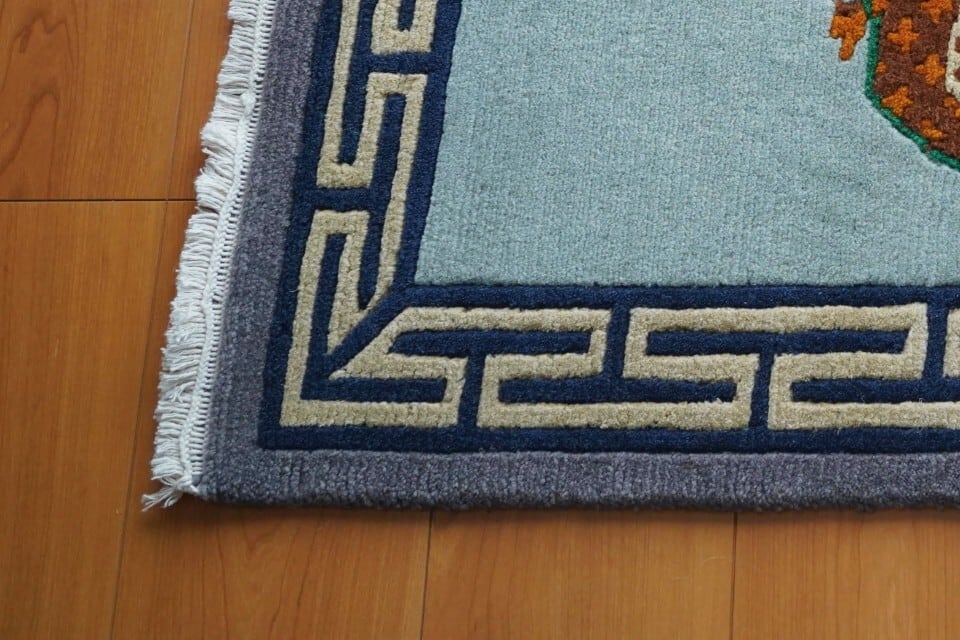 神聖な龍神のメダリオン_手織りアクセントマット 60×90cm ［60knot