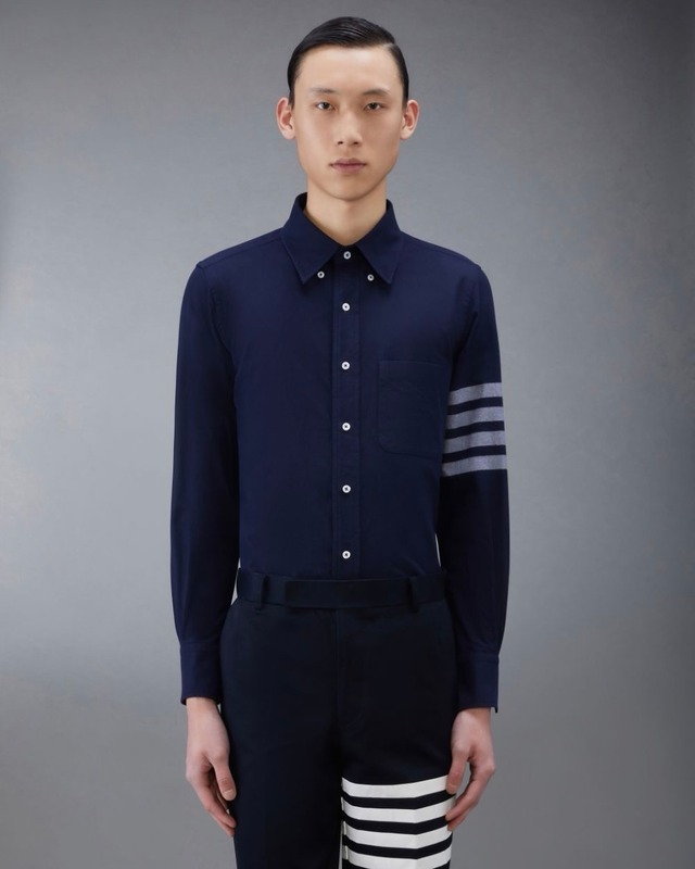 【THOM BROWNE】ネイビー ソリッド フランネル シャーティング 4BAR ネームタグ ストレートフィット シャツ