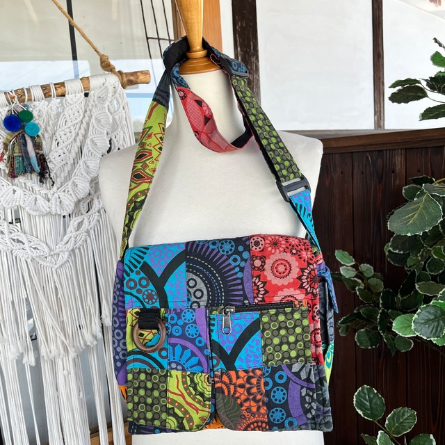 パッチワーク柄ショルダーバッグ