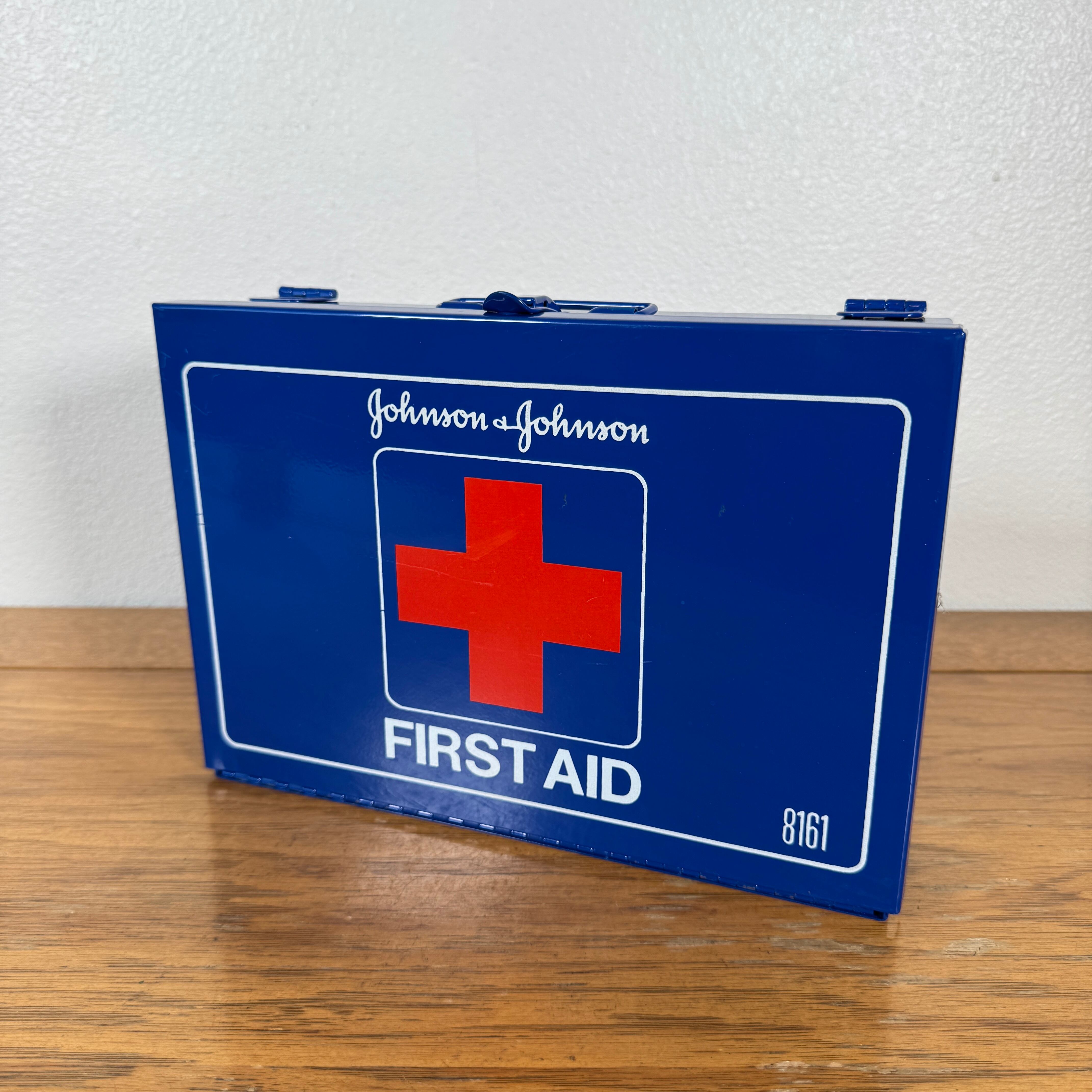 #1727 USA ビンテージ First Aid 救急箱 Johnson & Johnson メタルケース