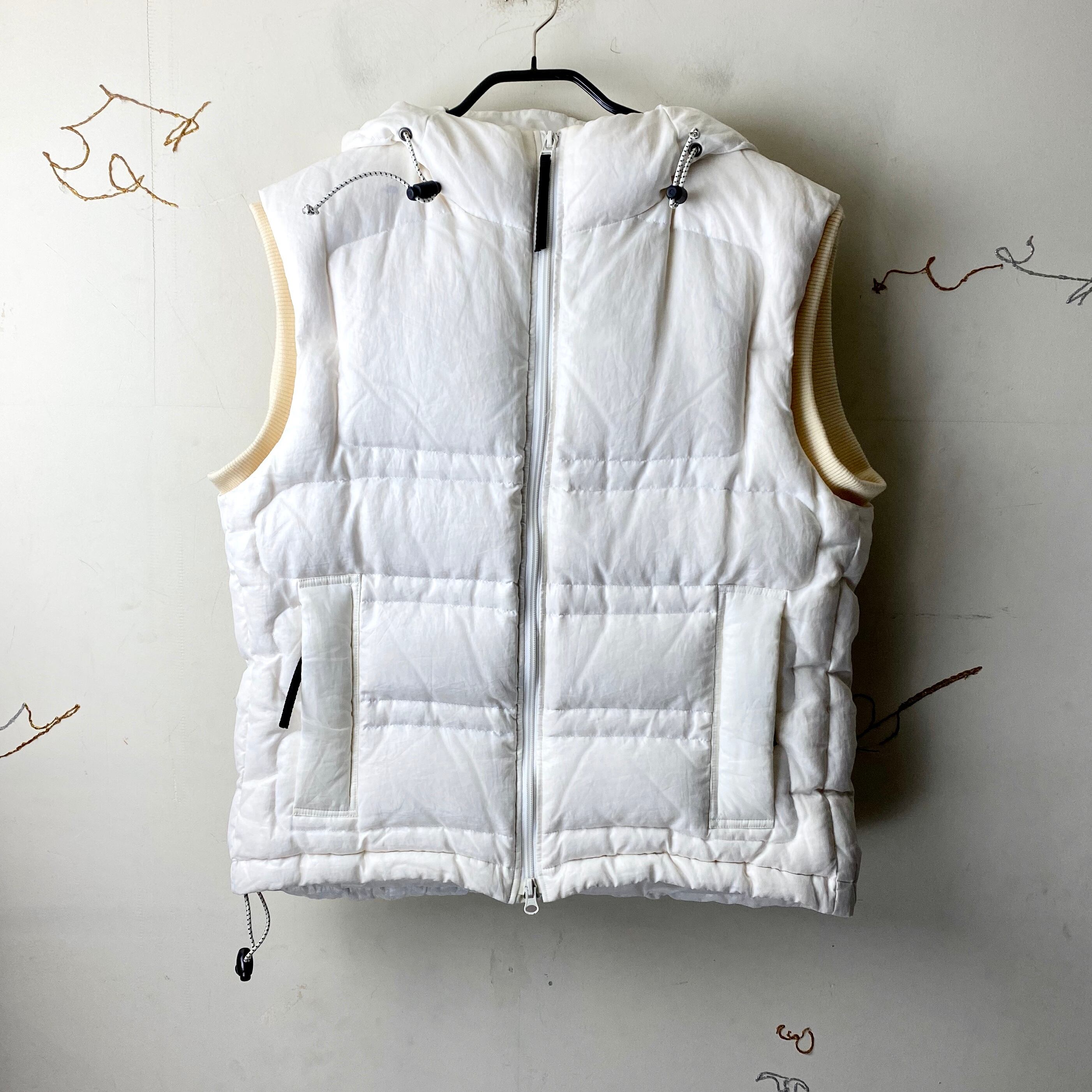 ISSEY MIYAKE MEN white color down vest | NOIR ONLINE