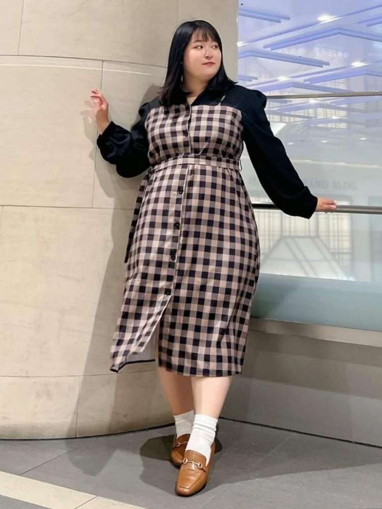 透け感をプラスしてエレガントな雰囲気に ブラウスレイヤード風チェック柄ワンピース デートコーデ 女子会 フェミニン おしゃれ ロング丈 大きいサイズ 韓国 CH5472