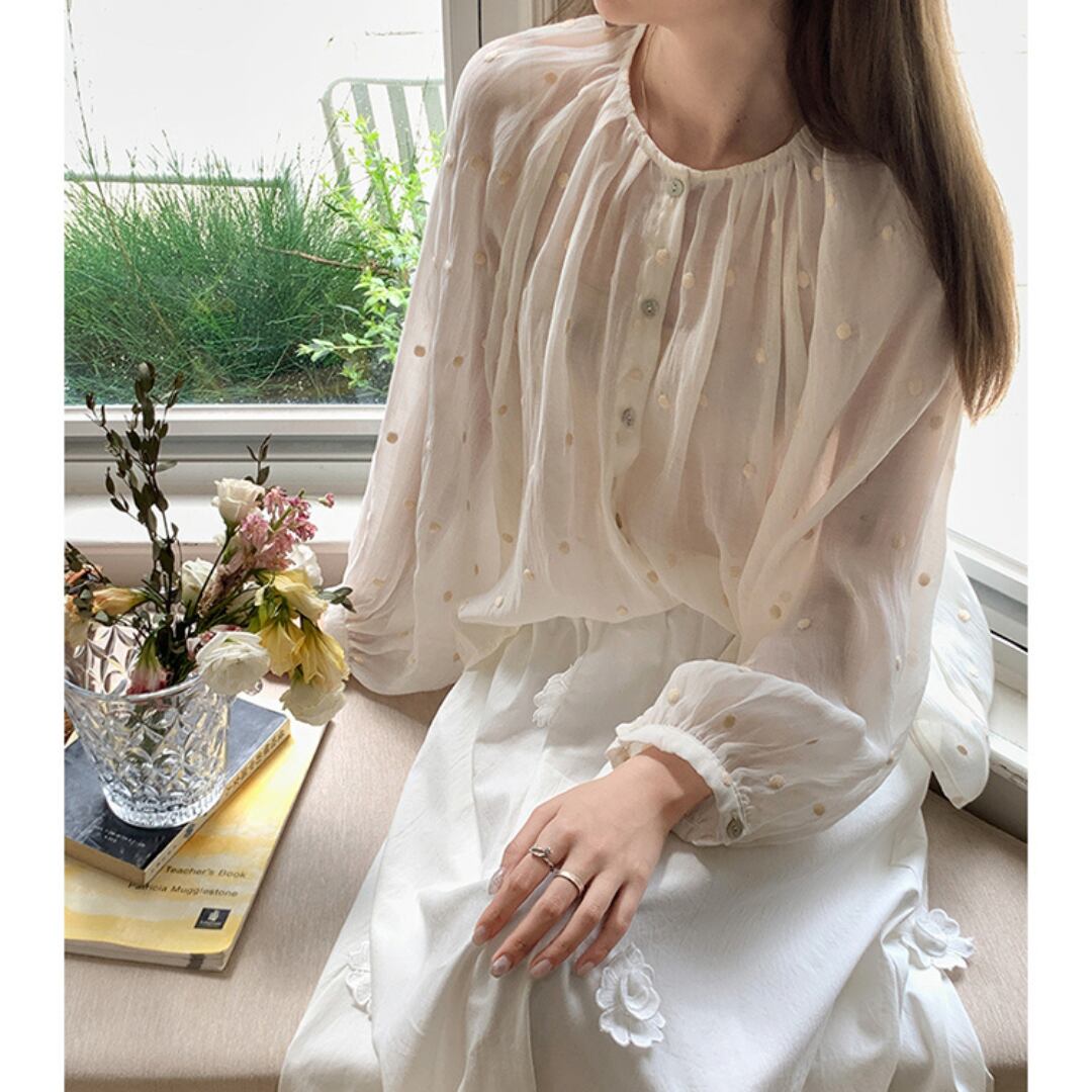 loose shirt with embroidered tencel dot pattern