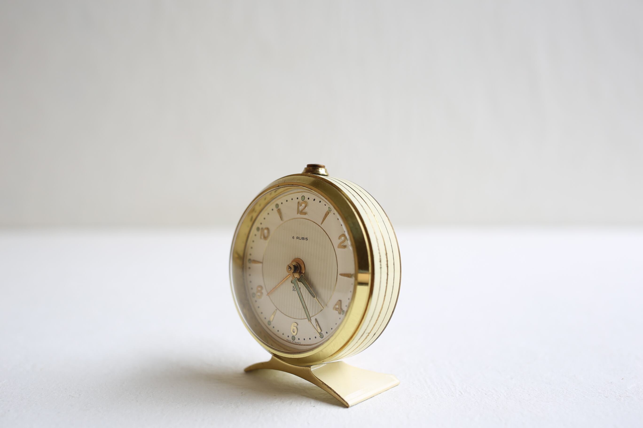 フランス アンティーク ヴィンテージ SMI社 小さな目覚まし時計 白×ゴールド N-01767