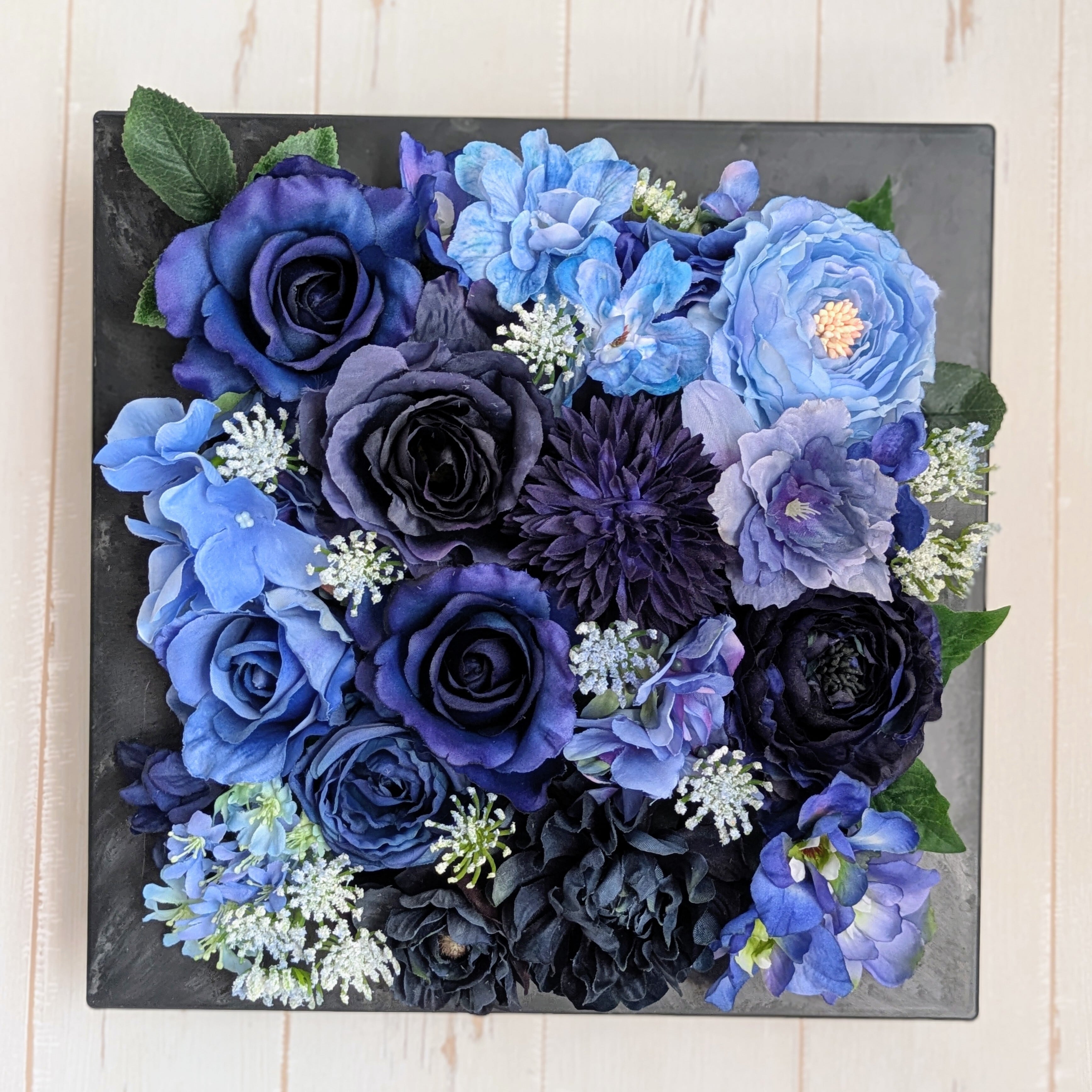 フラワーウォールアレンジ（ブルー） | Flower Art Shop サエラ