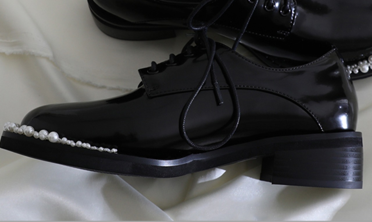 ラウンドトゥレースアップローファー