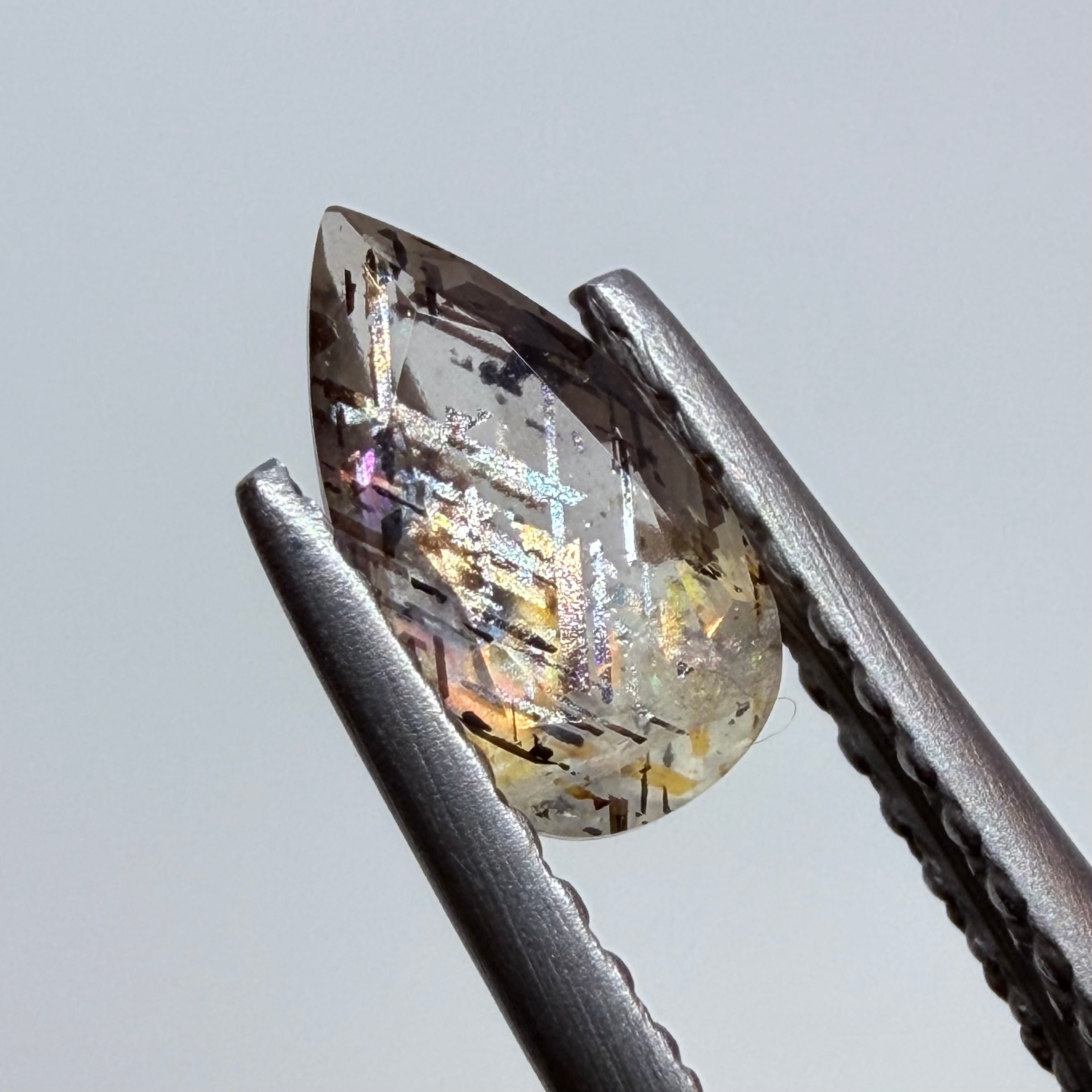 世界一レアなサンストーン　レインボーラティスサンストーン