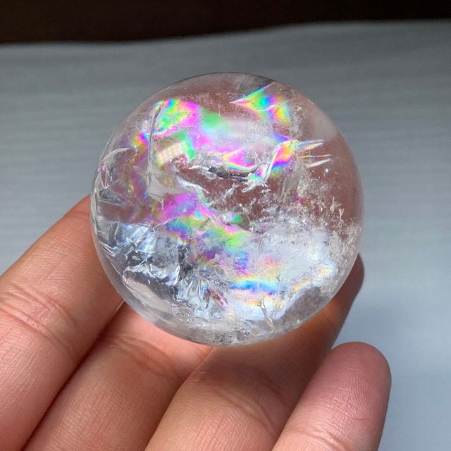 1.広範囲美レインボー☆アイリスクォーツスフィア・台座付き