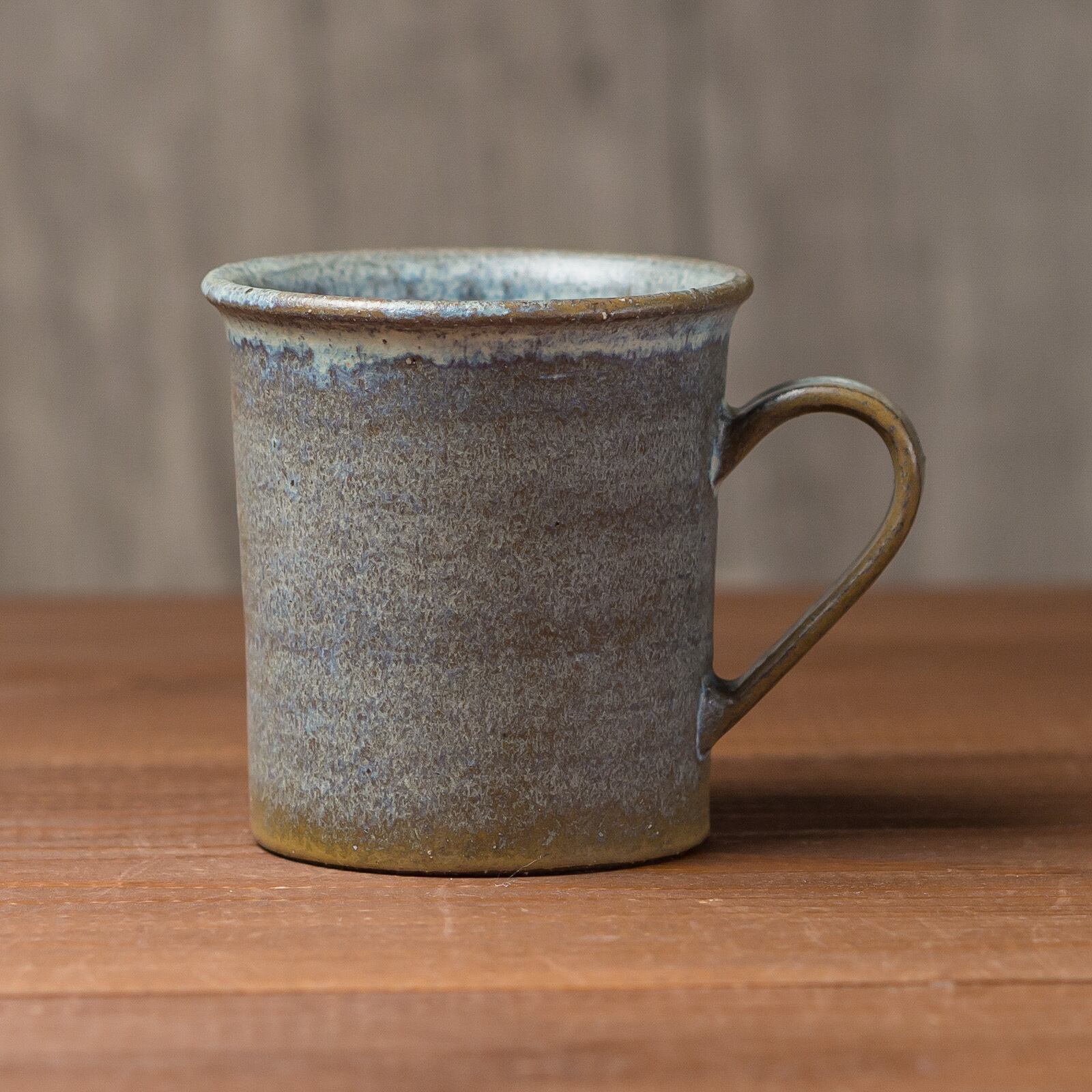 鶯茶白霞 切立カップ（コーヒーカップ・マグカップ）／安藤美和