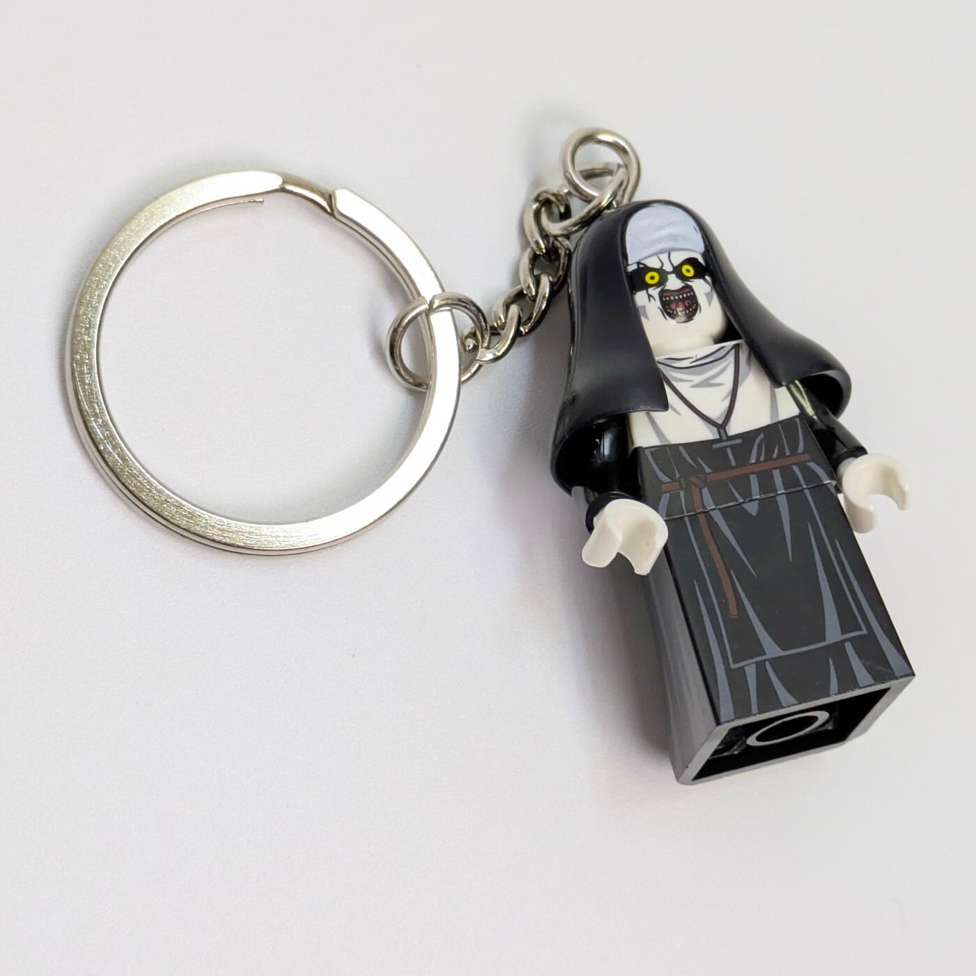 ♧ 再入荷！【ブロックフィギュアキーホルダー】the Nun VALAK