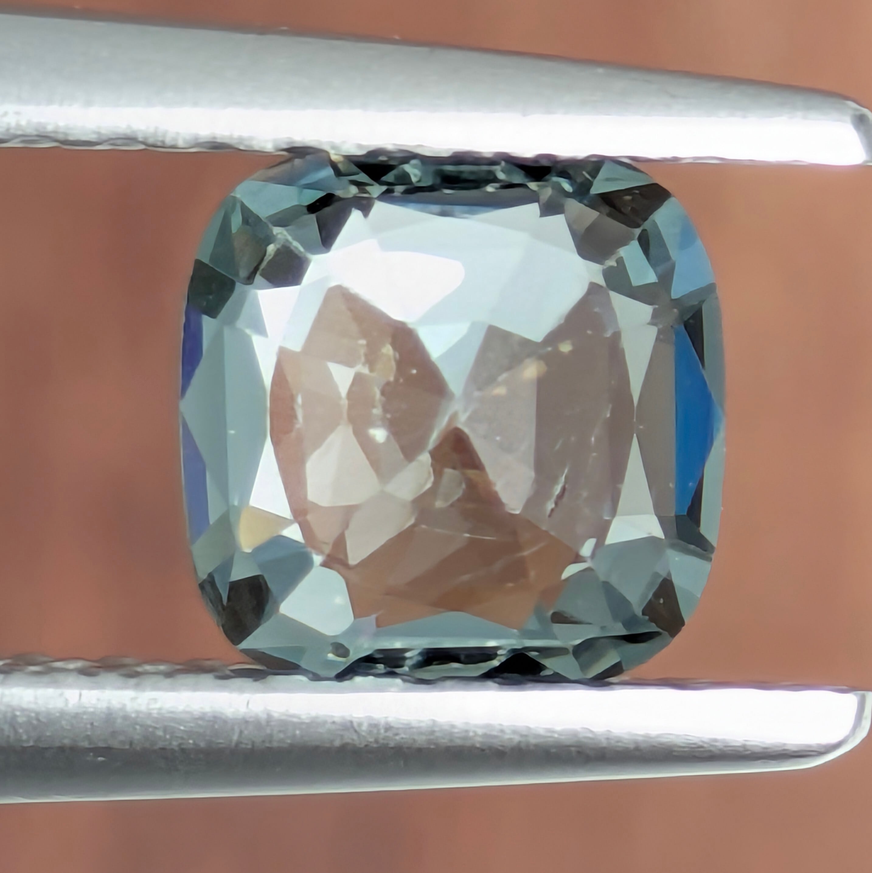 スピネル ルース ミャンマー・モゴック産 【0.68ct】 PRO208470
