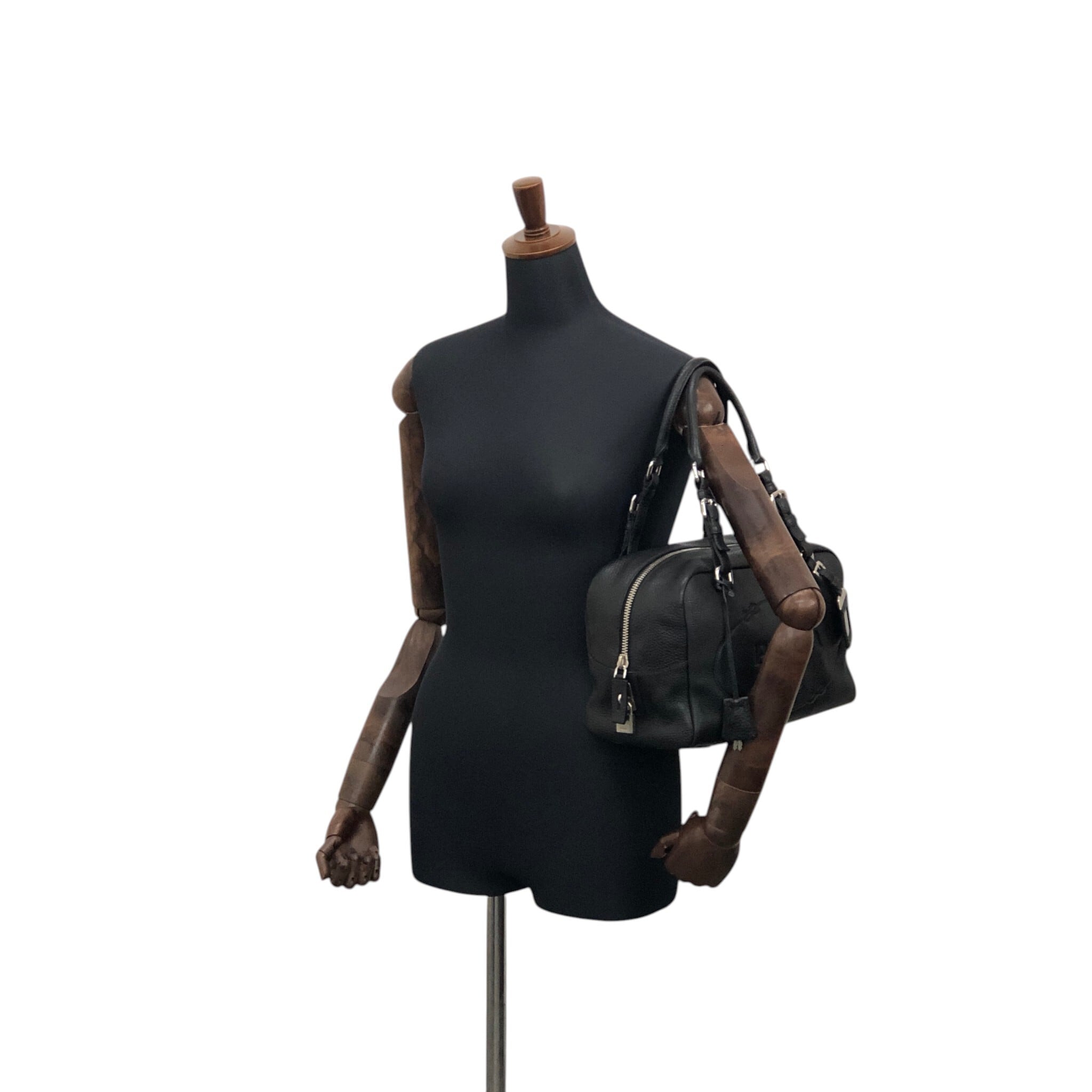 希少PRADAエナメルレザーミニボストンハンドバッグ美品ブラック南京錠付ロゴ刻印 PRADA プラダ ハンドバッグ ブラック ロゴ型押し レザー ミニボストン