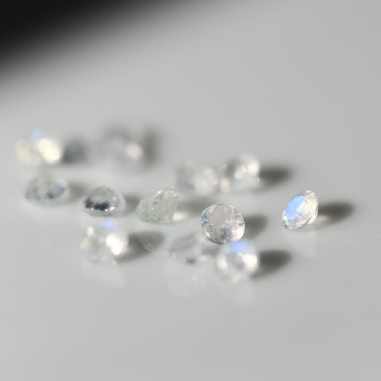 ムーンストーンのミニピアス セカンドピアス 天然石 金属アレルギー