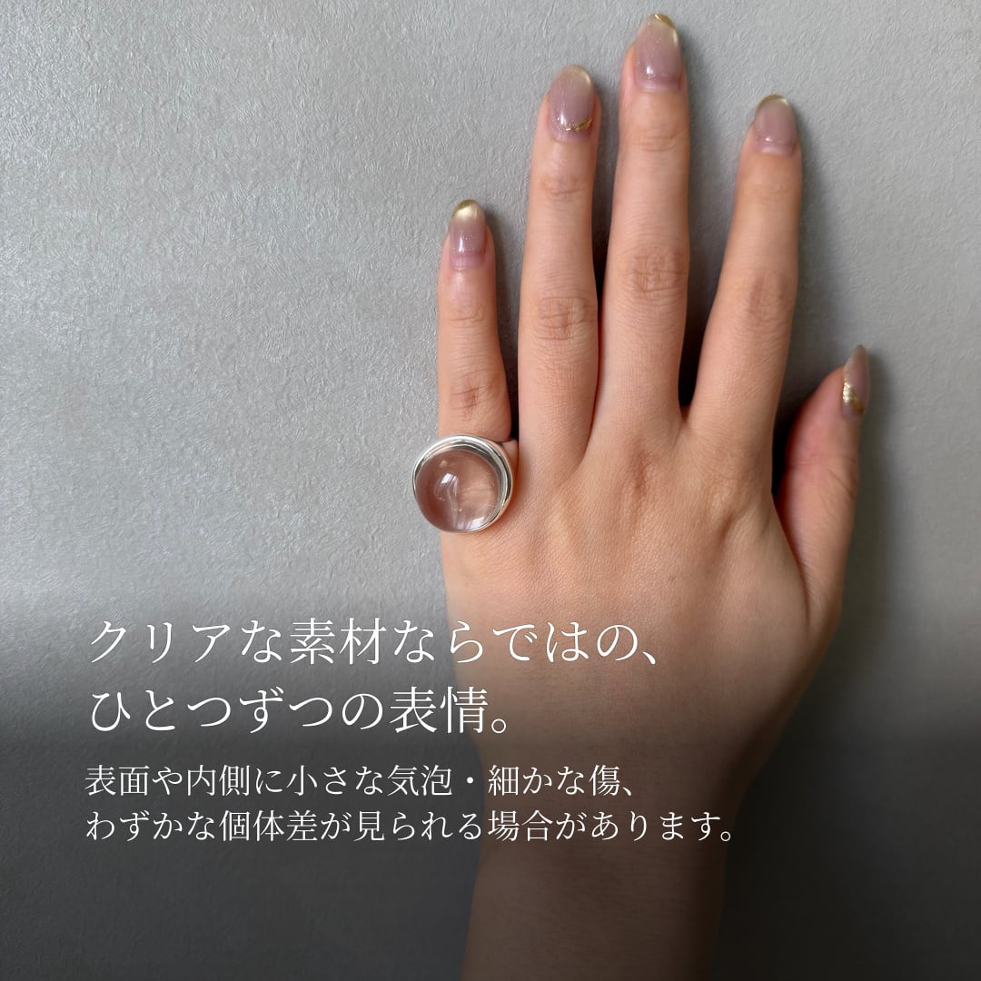 しわ・付け根カバーに。透明感で魅せるガラスクリスタルリングR081