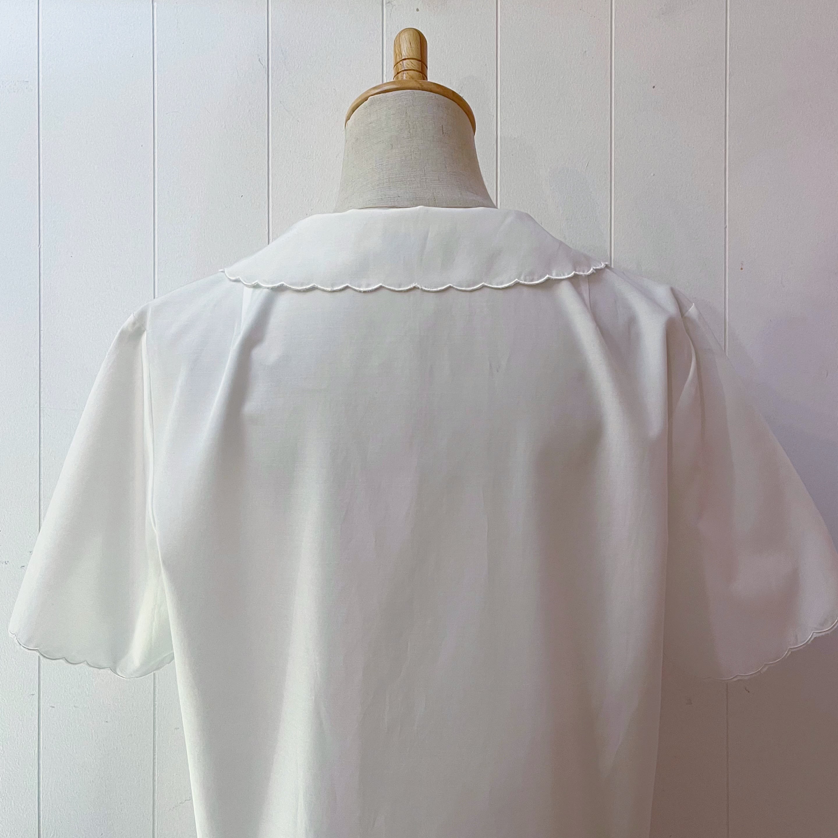 flower embroidery scallop white blouse