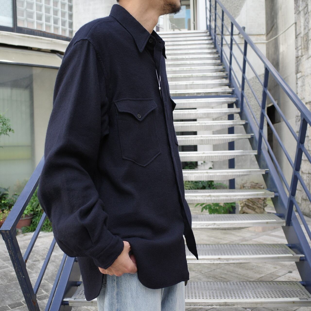 comoli 21AW カシミヤ和紙ワークシャツ navy 3-